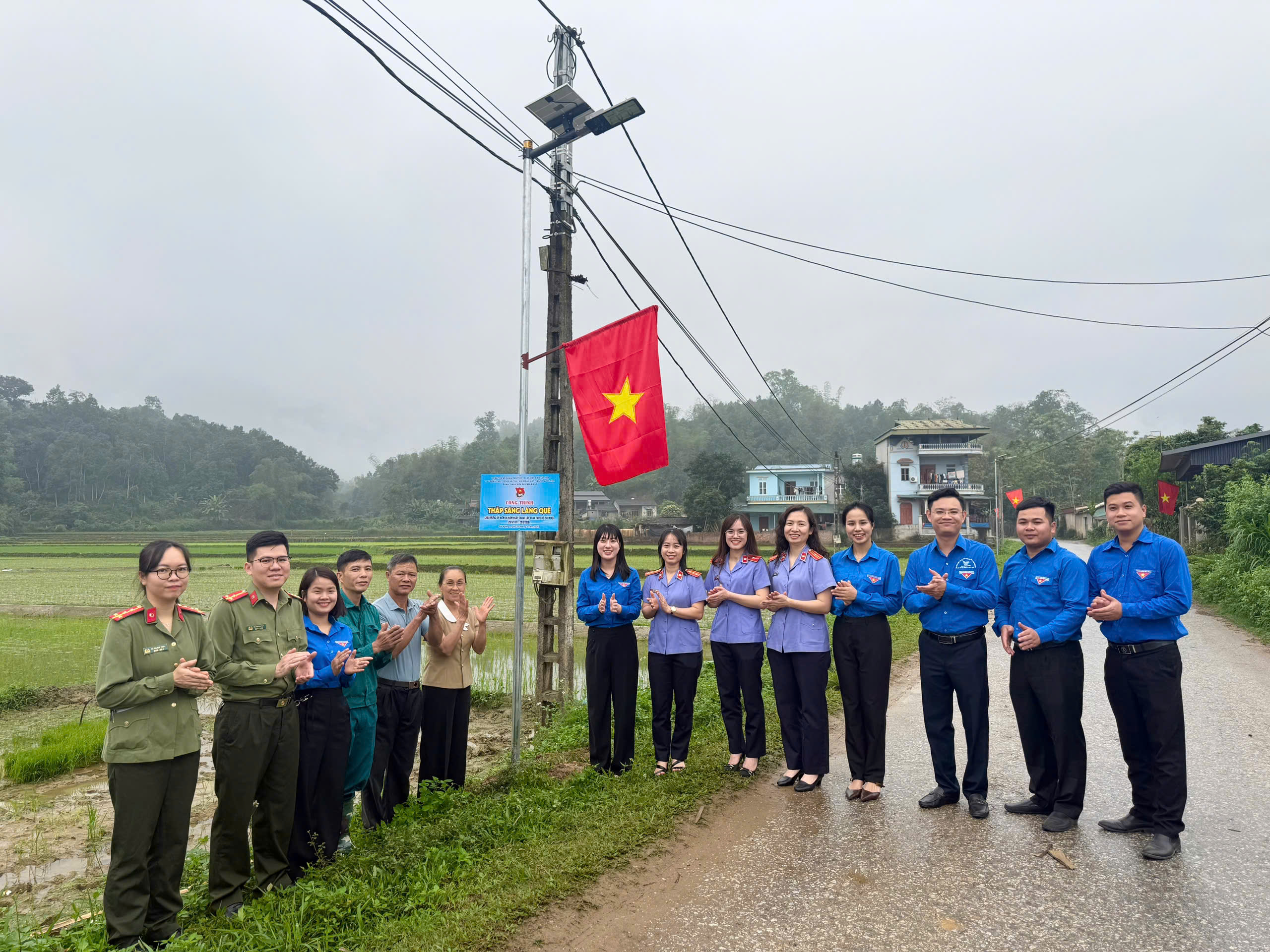 "Hành trình về nguồn" của Đoàn thanh niên các đơn vị tại xã Cẩm Giàng
