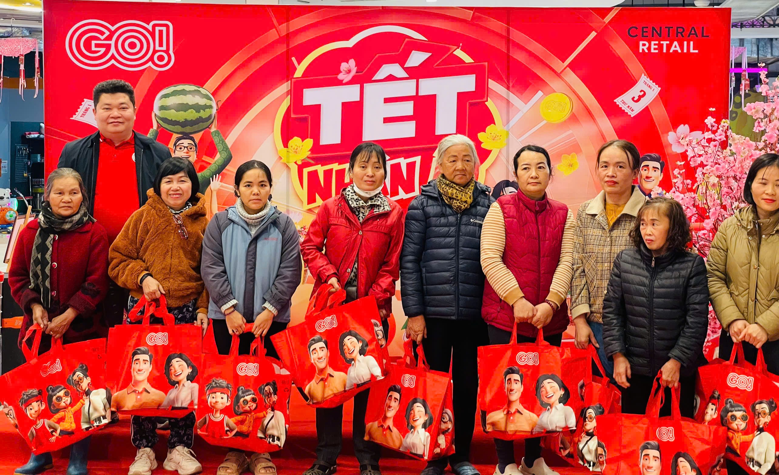 Tặng 100 suất quà Tết cho các hoàn cảnh khó khăn phường Tích Lương