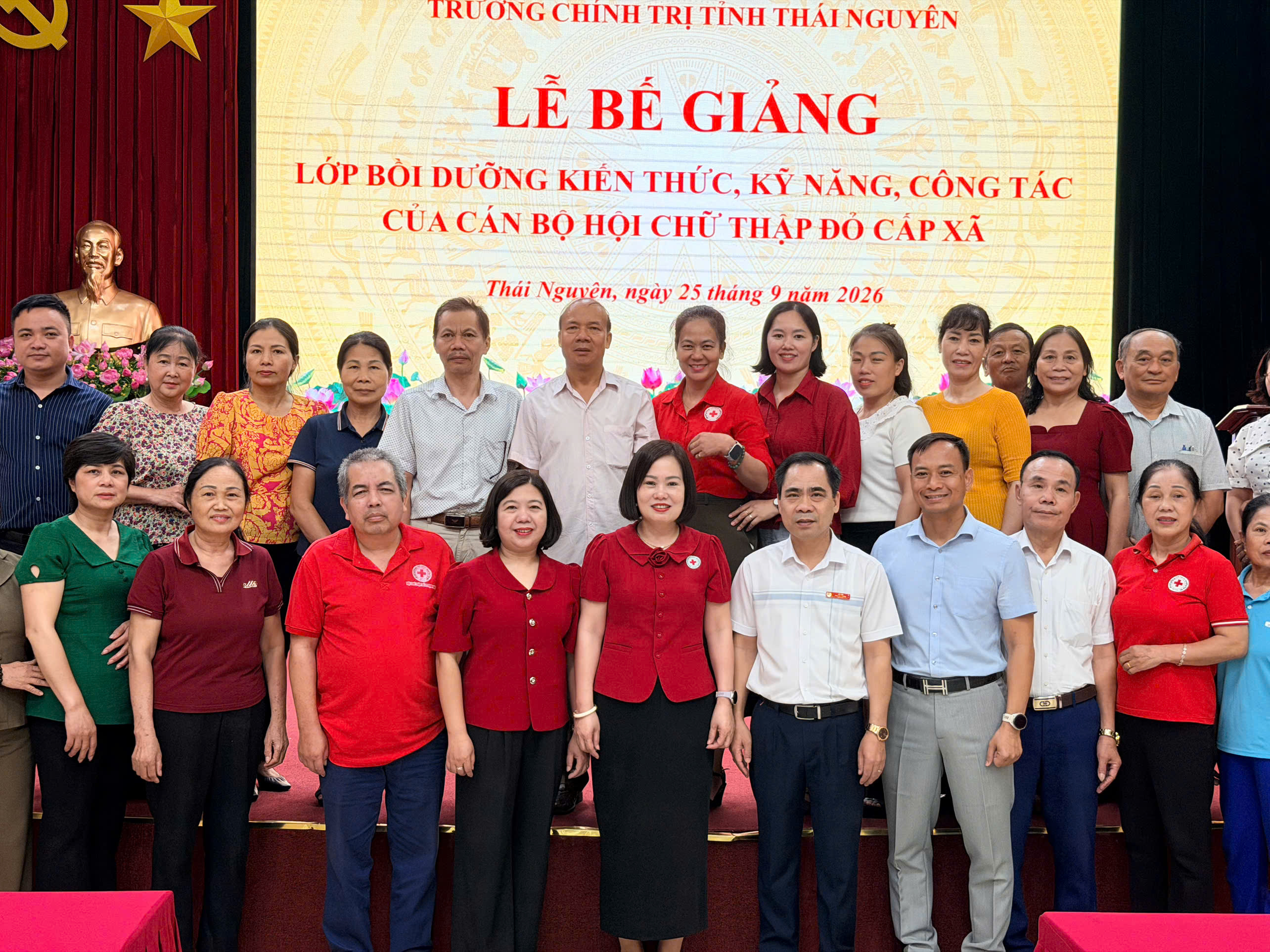 Bế giảng Lớp bồi dưỡng cán bộ Hội Chữ thập đỏ cấp xã năm 2026