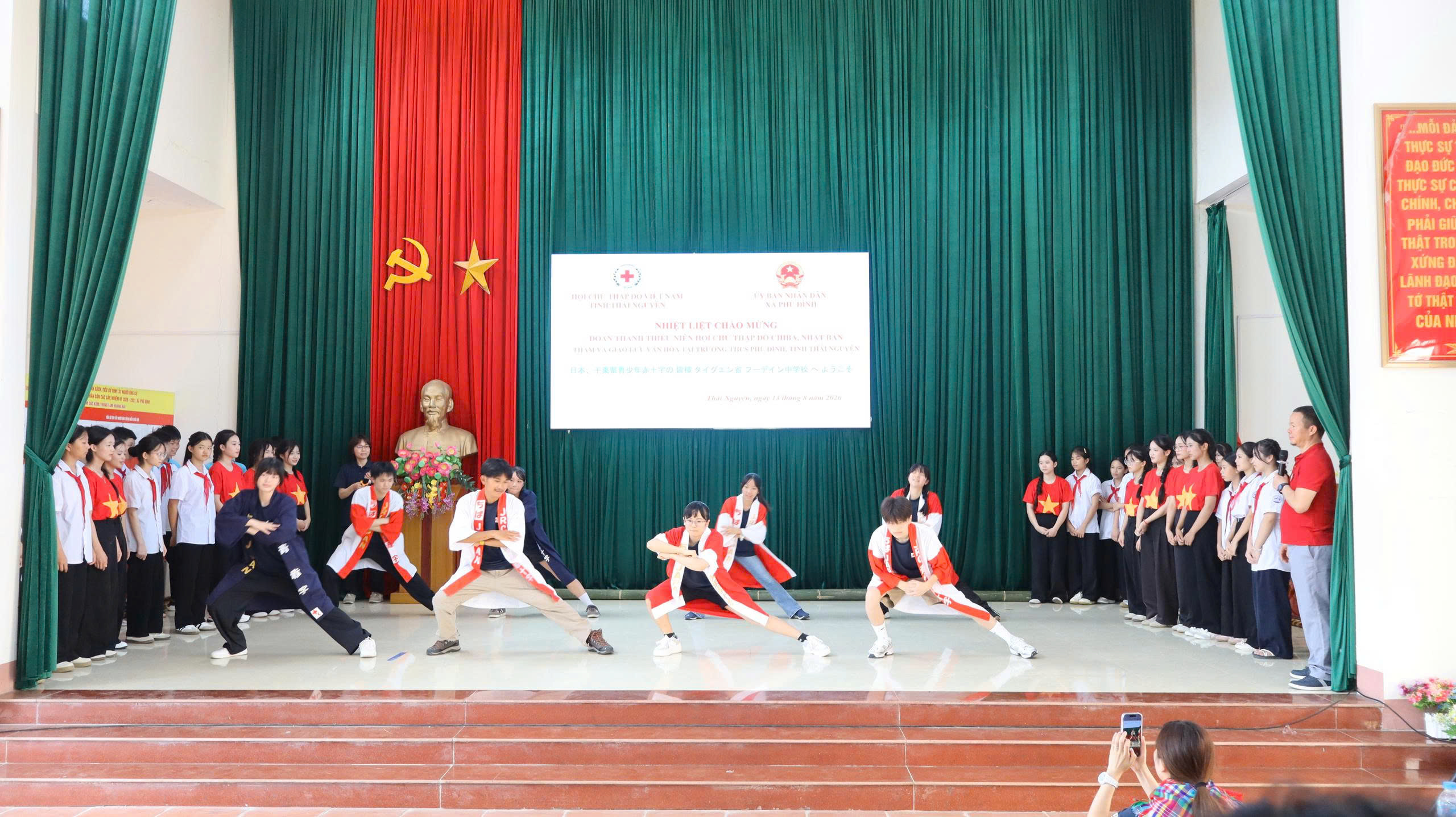 Anh-tin-bai