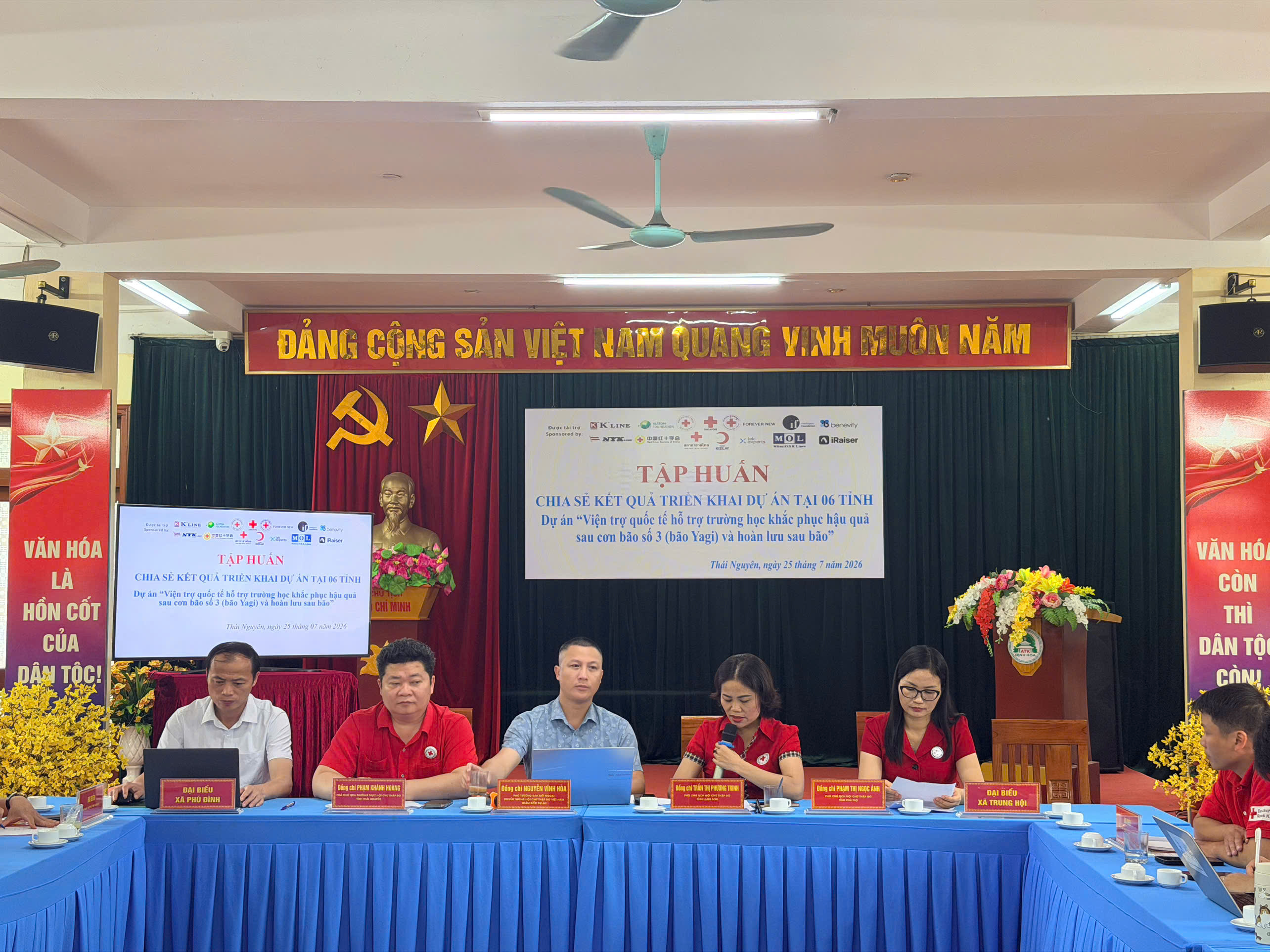 Chia sẻ kết quả thực hiện Dự án hỗ trợ trường học và trao tặng thiết bị học đường sau bão Yagi năm 2025.