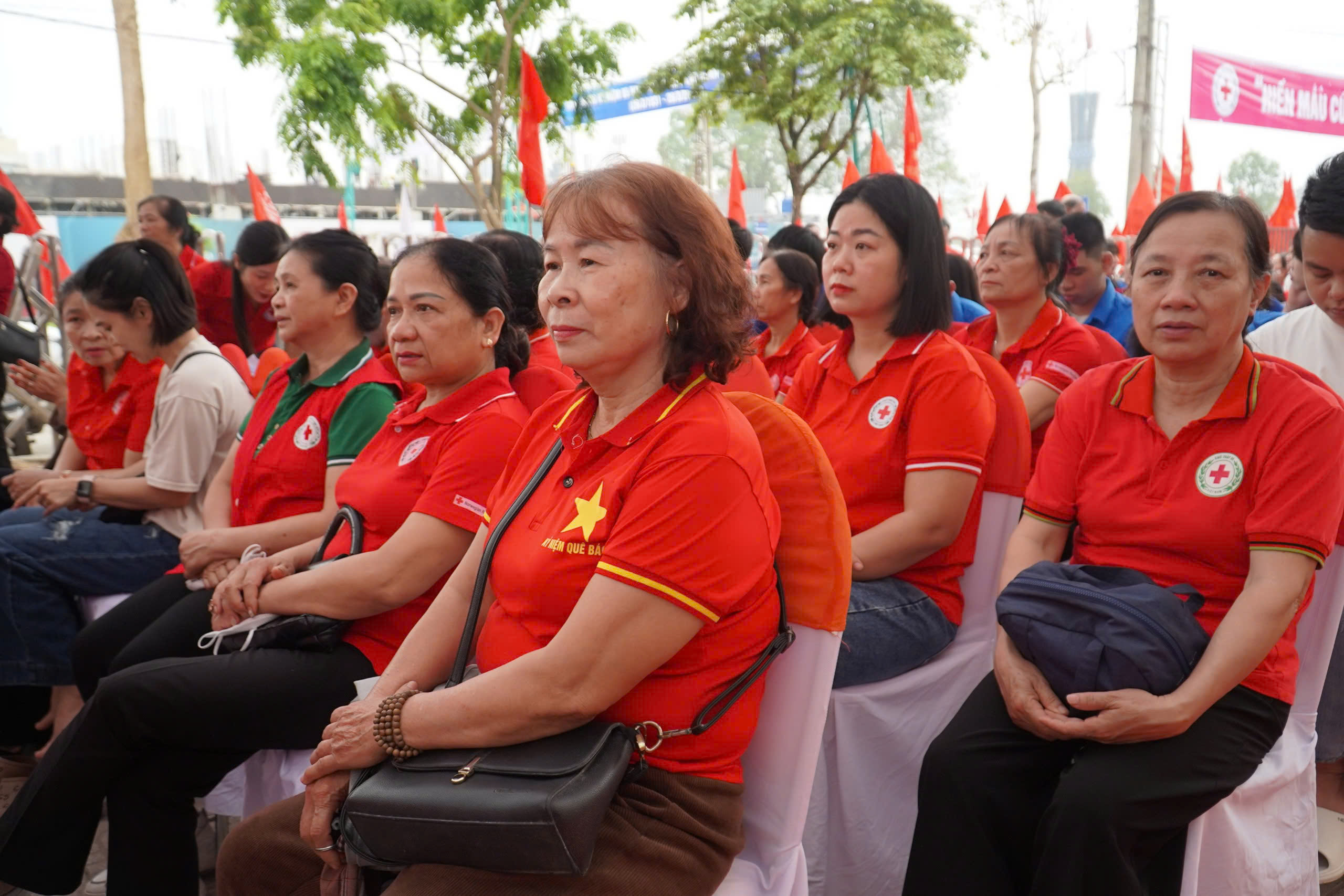 Hơn 1.000 cán bộ, người dân tham gia hiến máu tình nguyện 