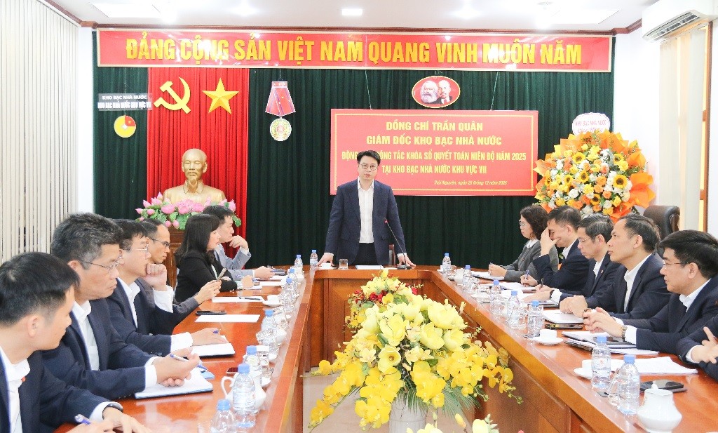 Giám đốc Kho bạc Nhà nước động viên công tác khóa sổ quyết toán tại Kho bạc Nhà nước khu vực VII