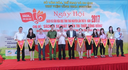 Ngày hội sách và văn hoá đọc tỉnh Thái Nguyên lần thứ IV năm 2017; khai trương trang thông tin điện tử thư viện tỉnh Thái Nguyên