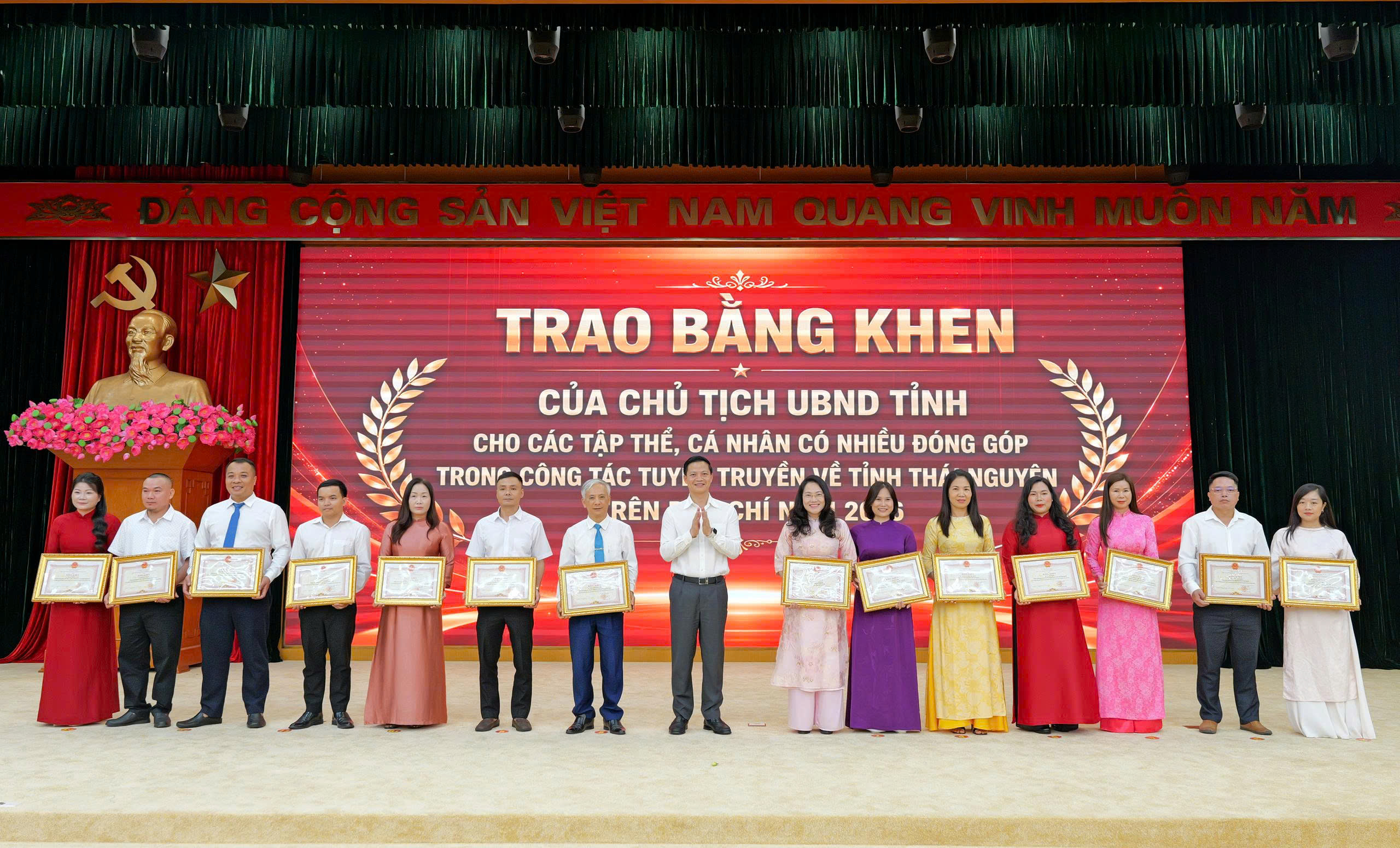 Anh-tin-bai