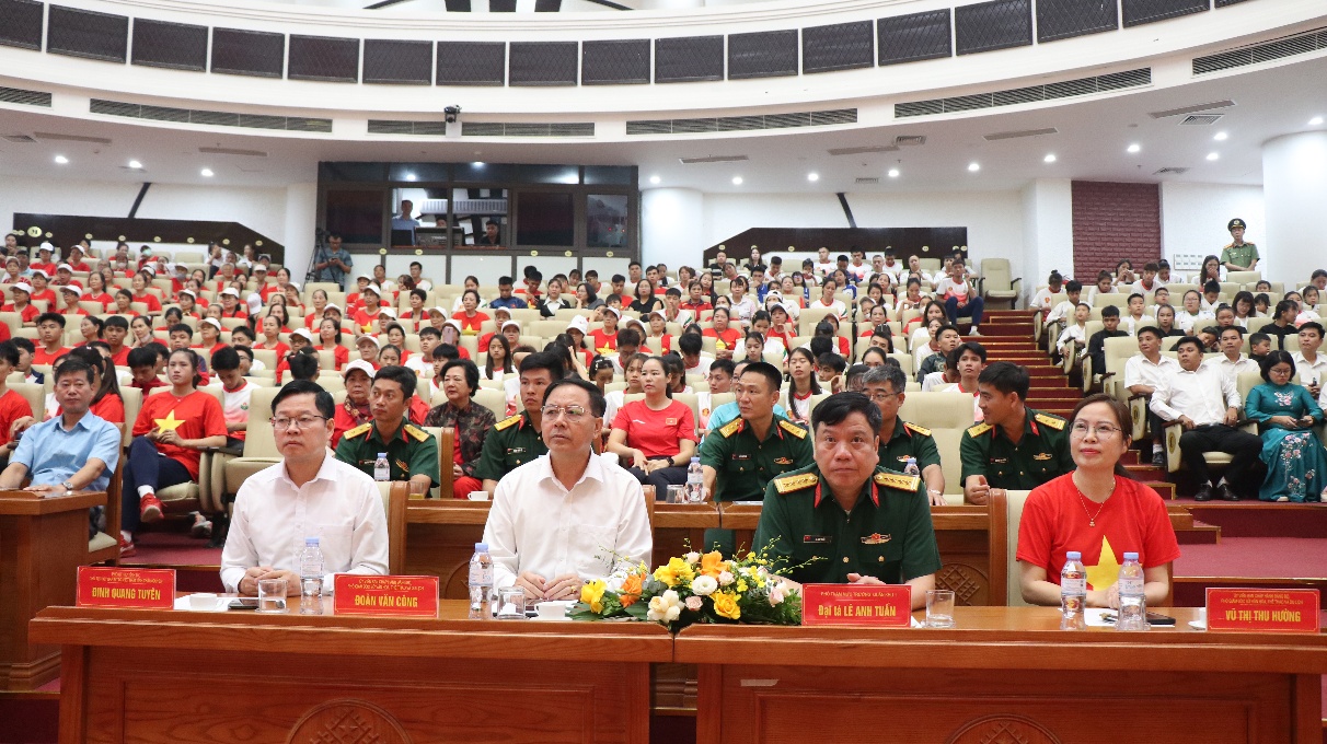 Anh-tin-bai