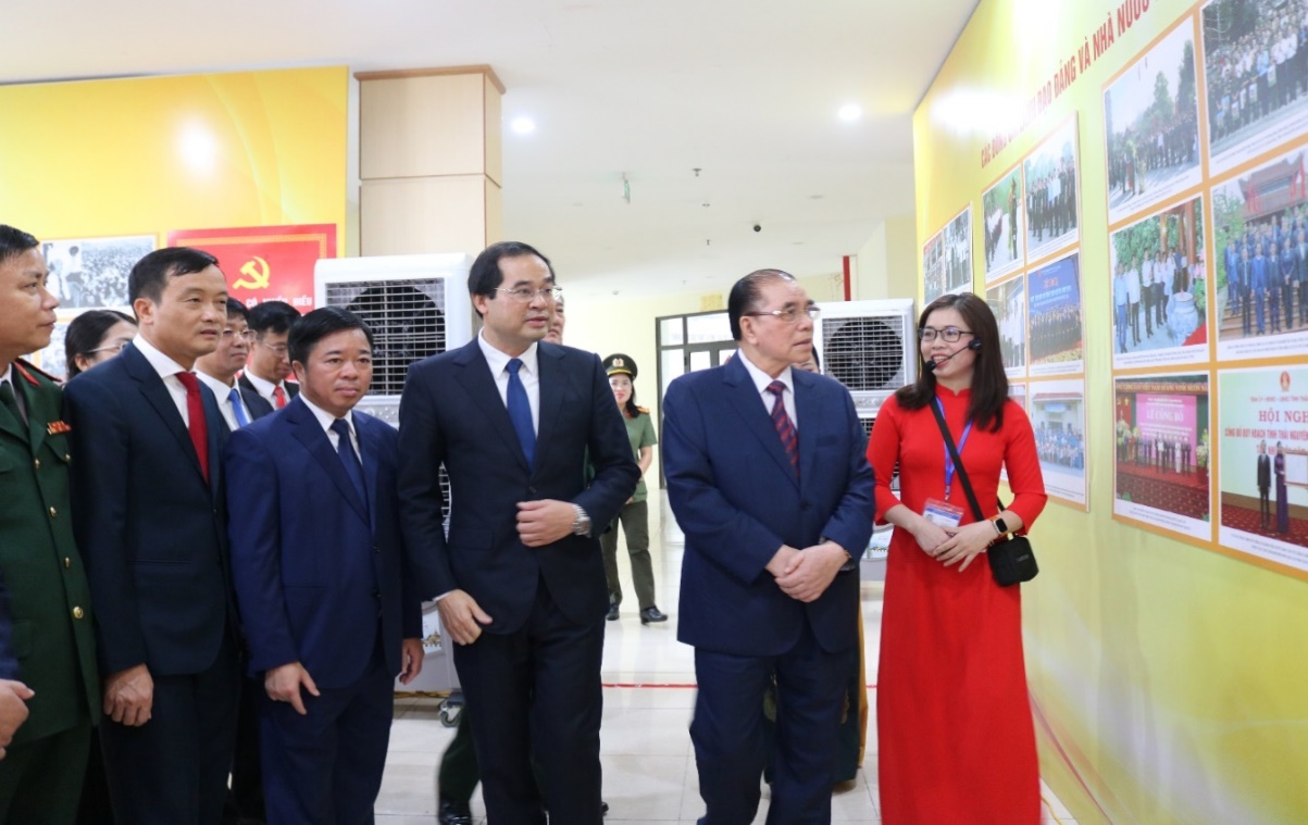 Triển lãm chủ đề: “Thành tựu 90 năm xây dựng và trưởng thành của Đảng bộ tỉnh Thái Nguyên”