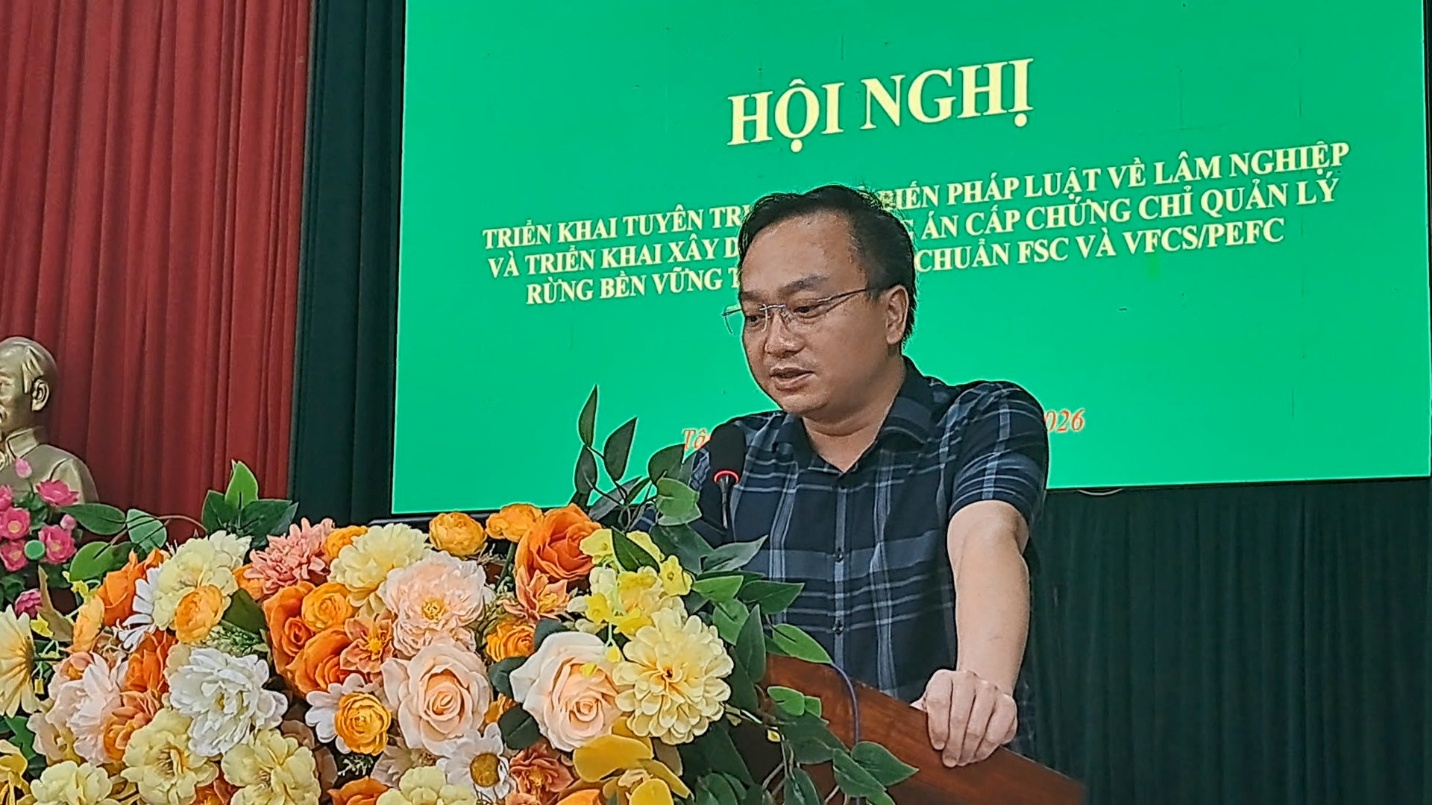 HẠT KIỂM LÂM SỐ 17 PHỐI HỢP VỚI UBND XÃ TÂN CƯƠNG: TRIỂN KHAI TUYÊN TRUYỀN PHỔ BIẾN PHÁP LUẬT VỀ LÂM NGHIỆP VÀ TRIỂN KHAI XÂY DỰNG PHƯƠNG ÁN CẤP CHỨNG CHỈ QUẢN LÝ RỪNG BỀN VỮNG THEO BỘ TIÊU CHUẨN FSC VÀ VFCS/PEFC