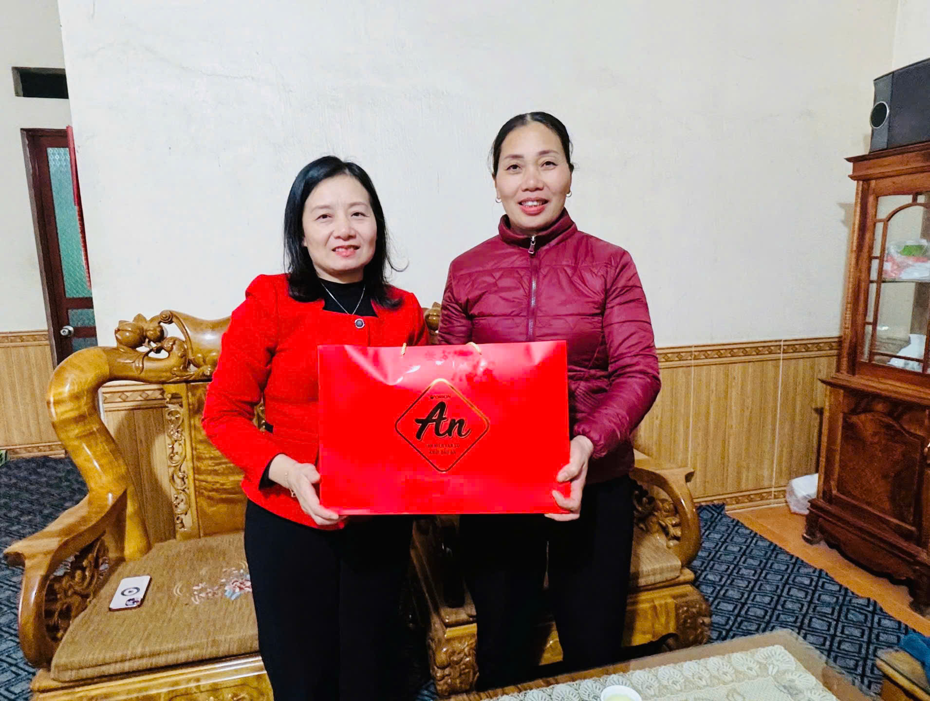 Hội Liên hiệp Phụ nữ tỉnh Thái Nguyên thăm, động viên gia đình có cán bộ, chiến sỹ đang công tác tại hải đảo nhân dịp tết Nguyên đán Bính Ngọ năm 2026