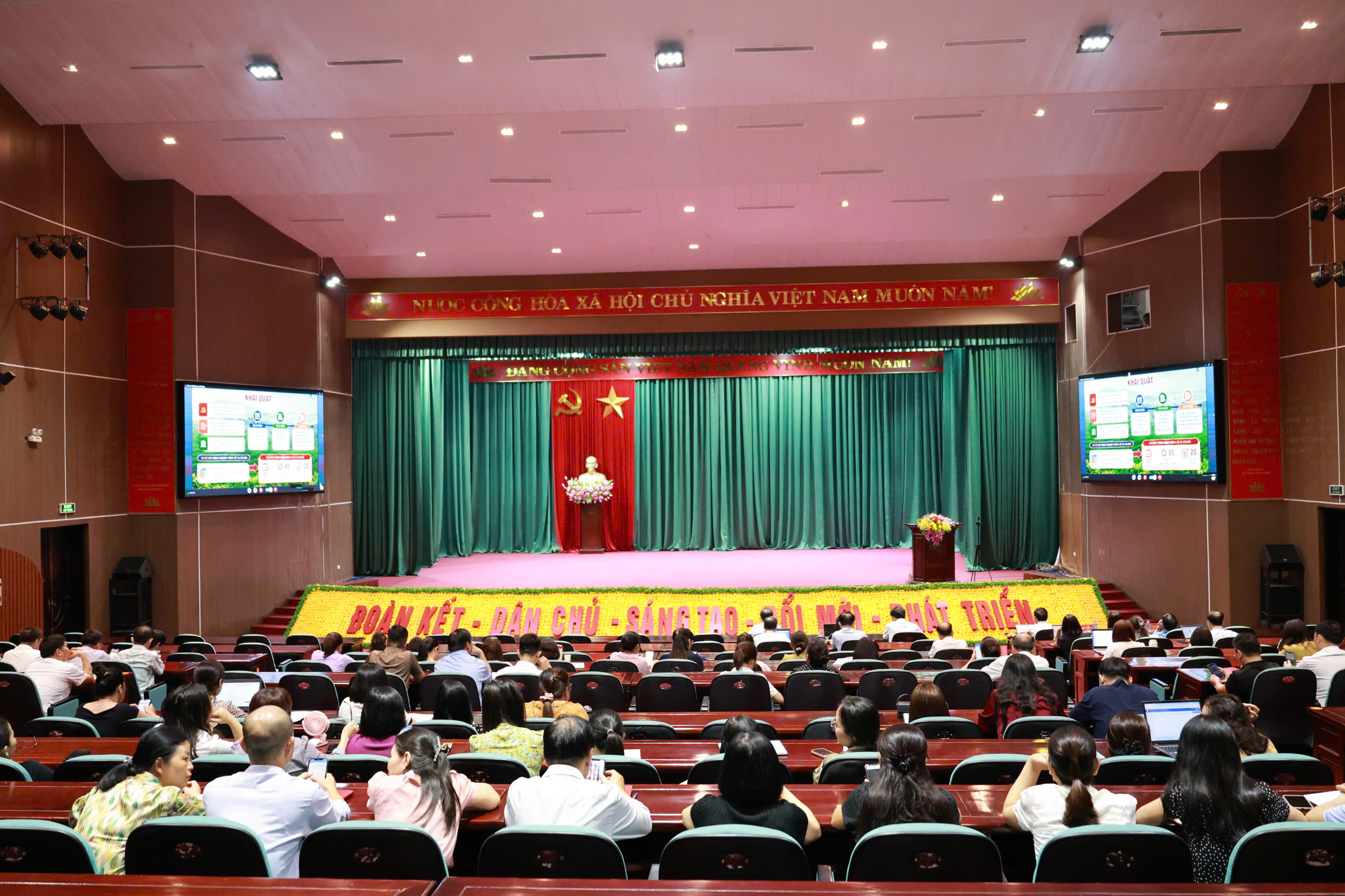 Cơ quan Ủy ban MTTQ Việt Nam tỉnh và các tổ chức thành viên tham dự Hội nghị quán triệt, triển khai các nghị quyết, quy định, kết luận Hội nghị  lần thứ ba Ban Chấp hành Trung ương Đảng  khóa XIV