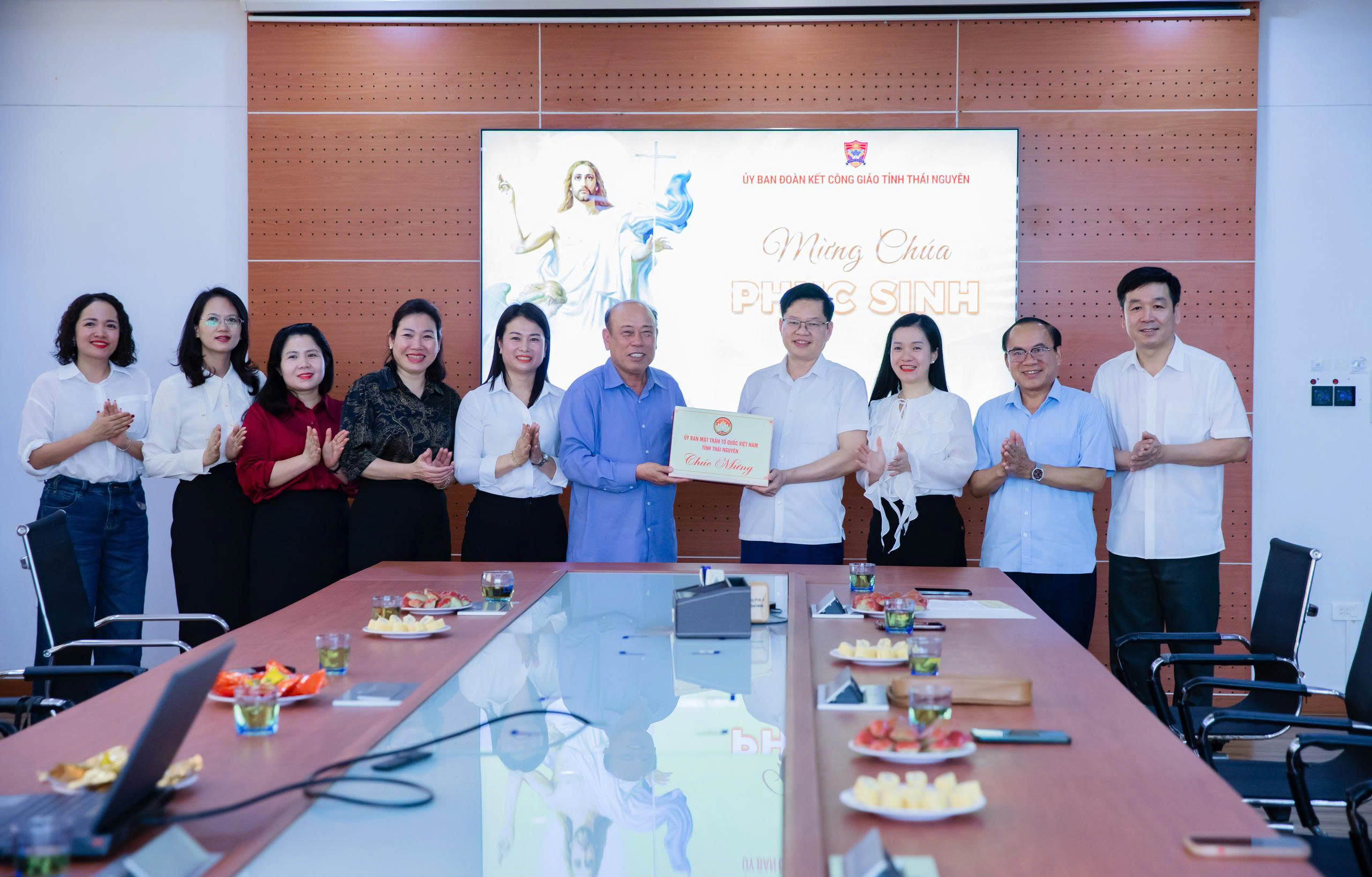 Ủy ban MTTQ Việt Nam tỉnh Thái Nguyên thăm, chúc mừng Lễ Phục sinh năm 2026