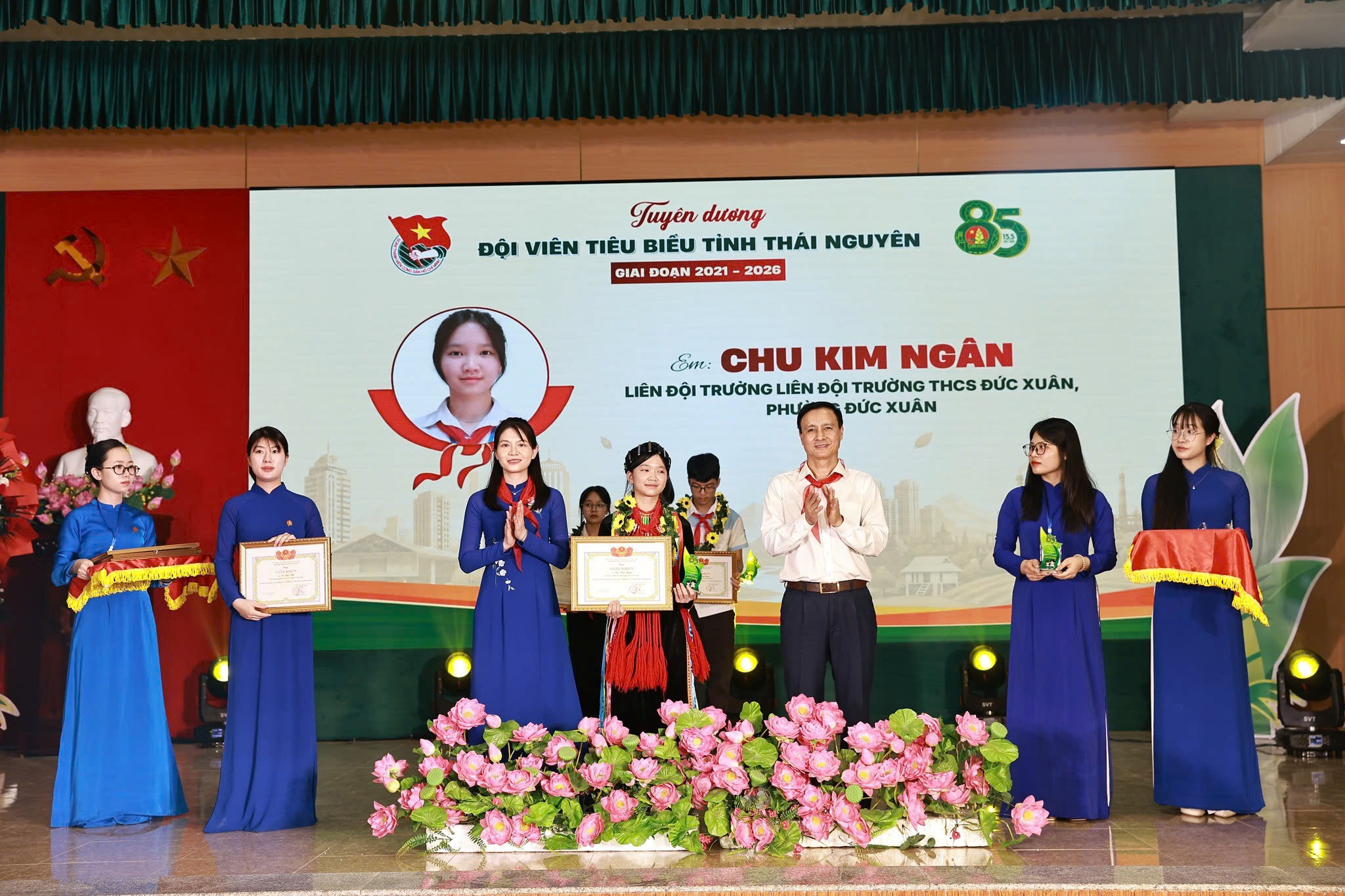 Anh-tin-bai