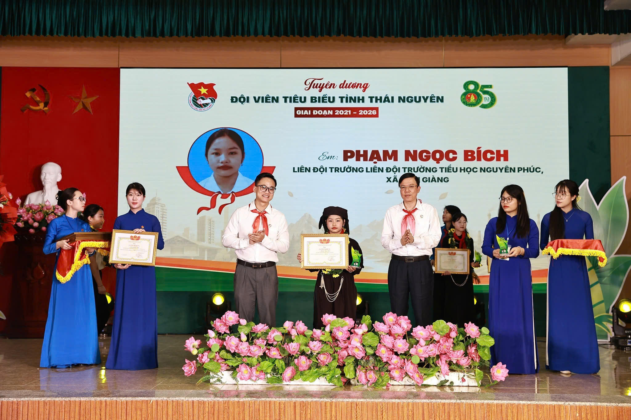 Anh-tin-bai