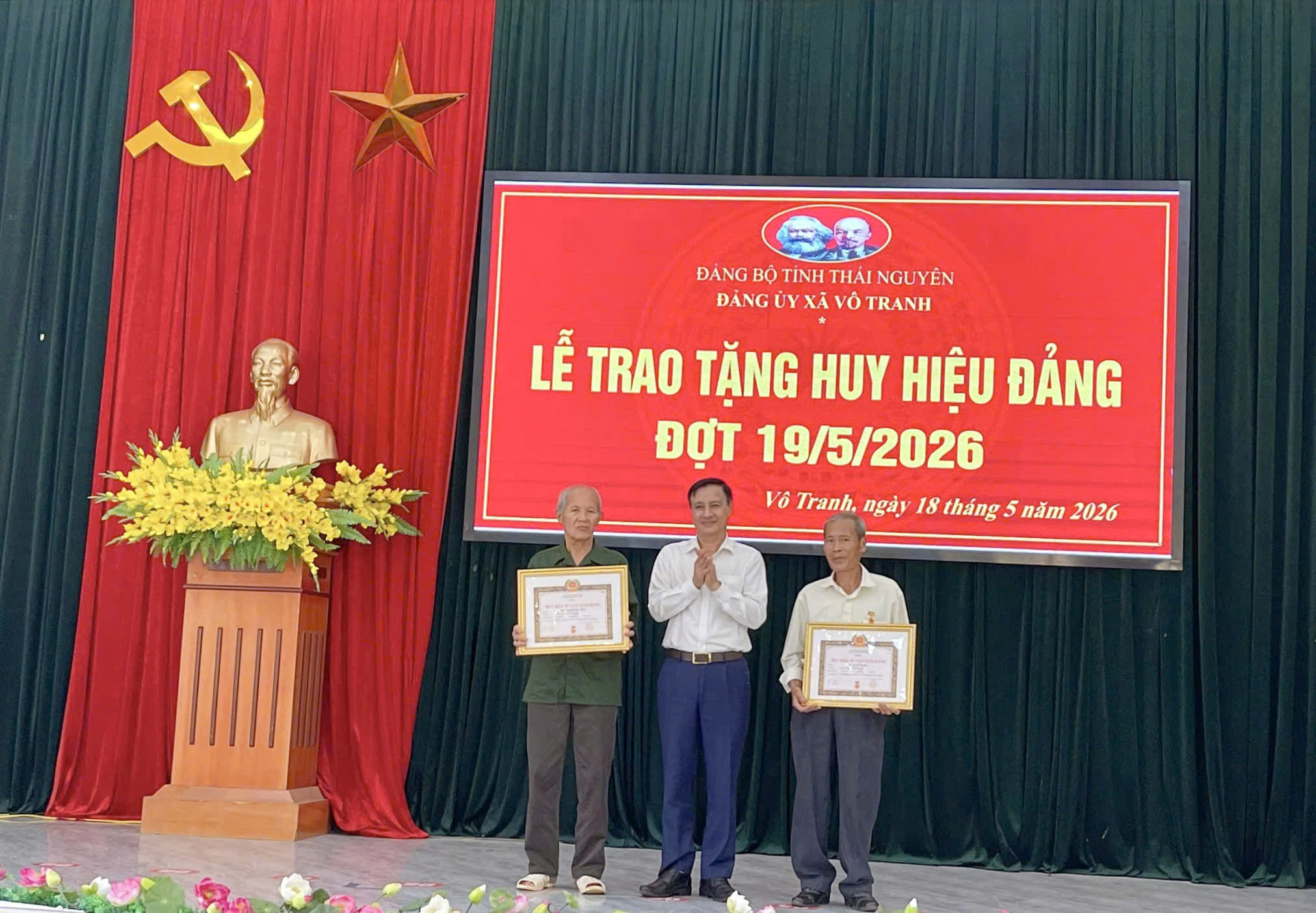 Anh-tin-bai