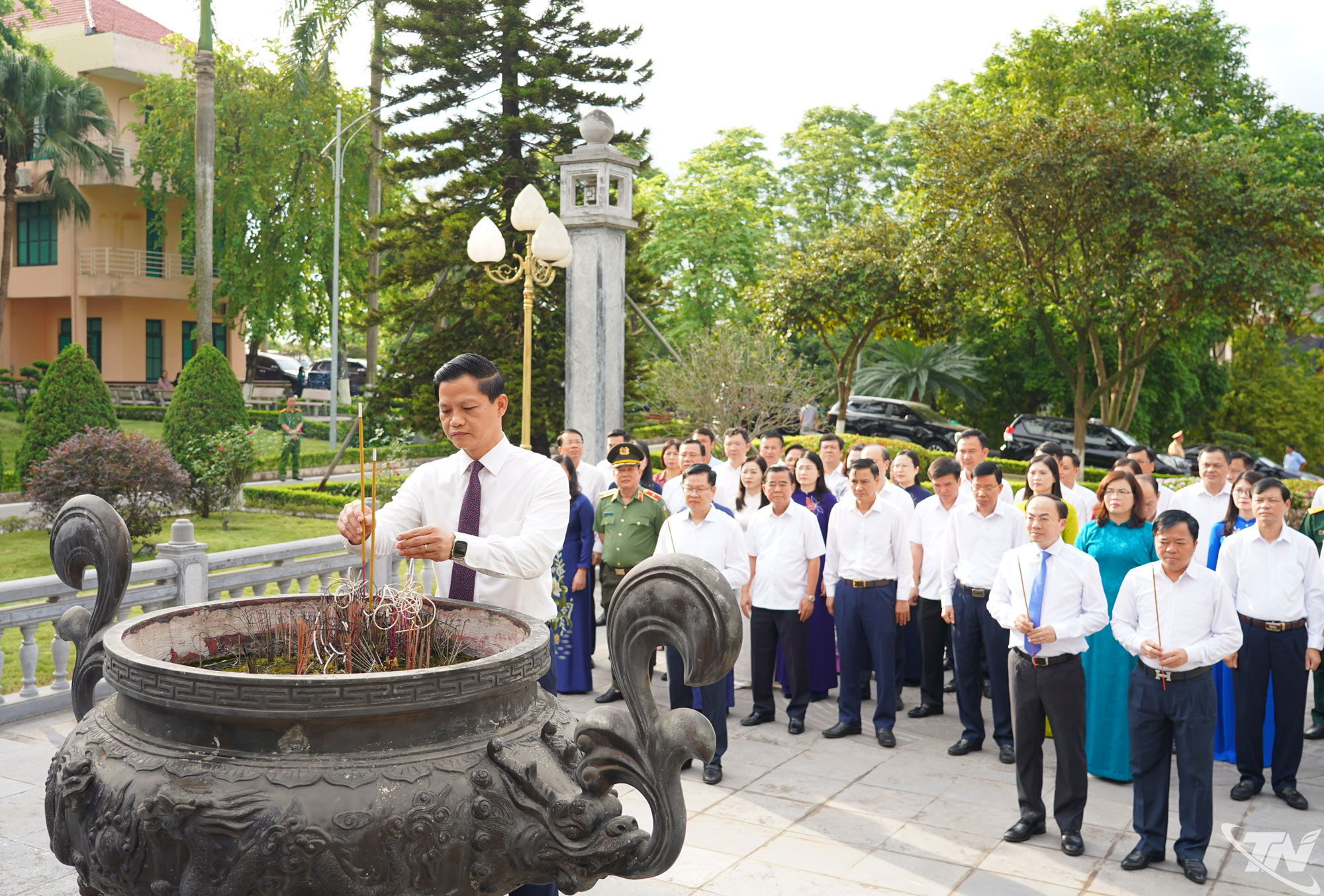Anh-tin-bai