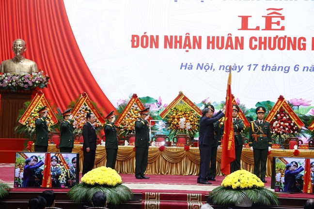 Anh-tin-bai