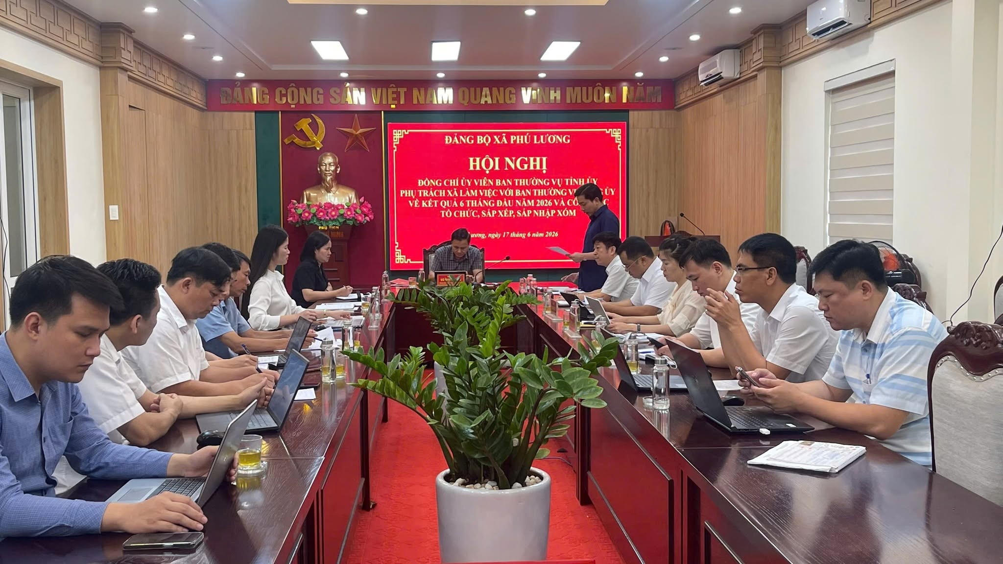 Đồng chí Vũ Duy Hoàng làm việc với Thường trực Đảng ủy, Ủy ban MTTQ và các tổ chức chính trị - xã hội các xã Hợp Thành, Phú Lương, Vô Tranh