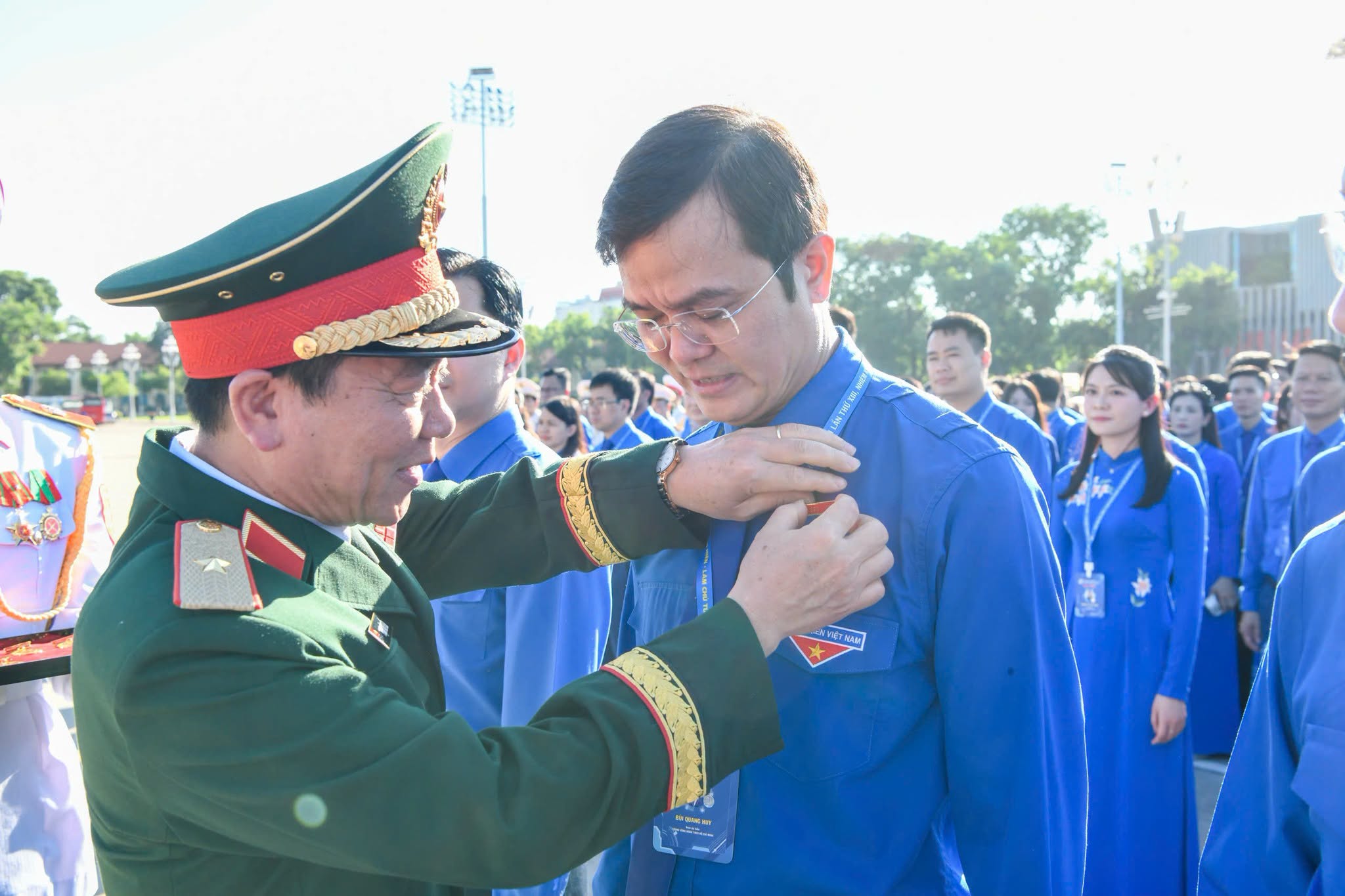 Anh-tin-bai