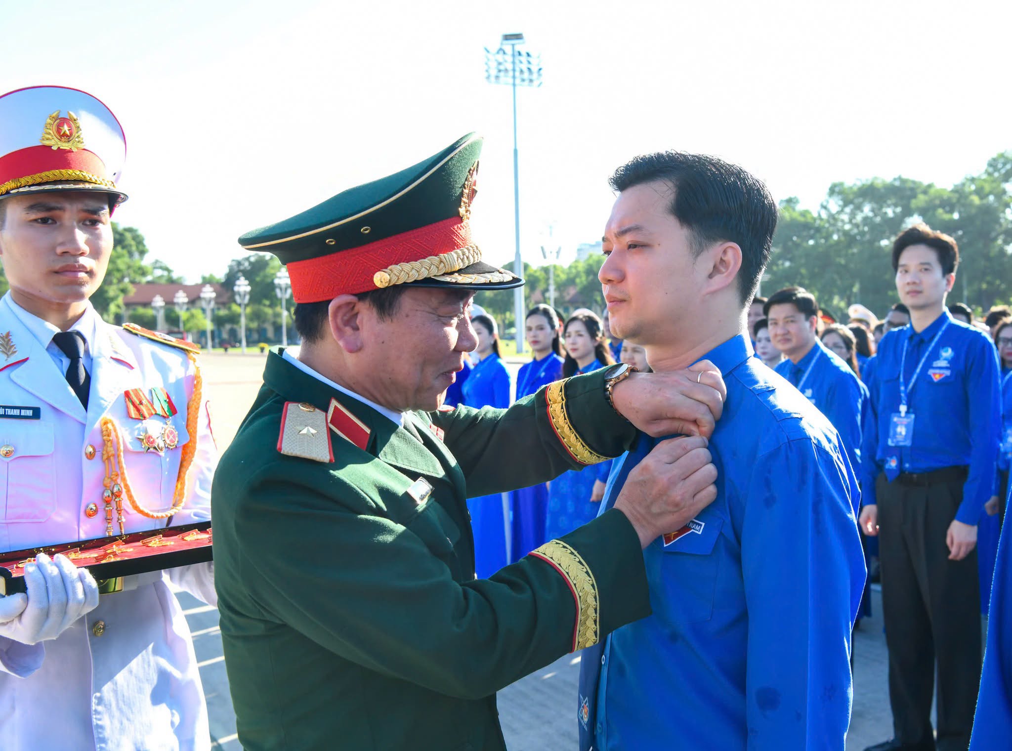 Anh-tin-bai