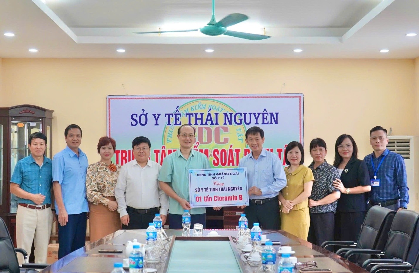 NGÀNH Y TẾ TỈNH QUẢNG NGÃI VÀ THÀNH PHỐ HẢI PHÒNG HỖ TRỢ SỞ Y TẾ TỈNH THÁI NGUYÊN KHẮC PHỤC HẬU QUẢ SAU CƠN BÃO SỐ 11 (MATMO)