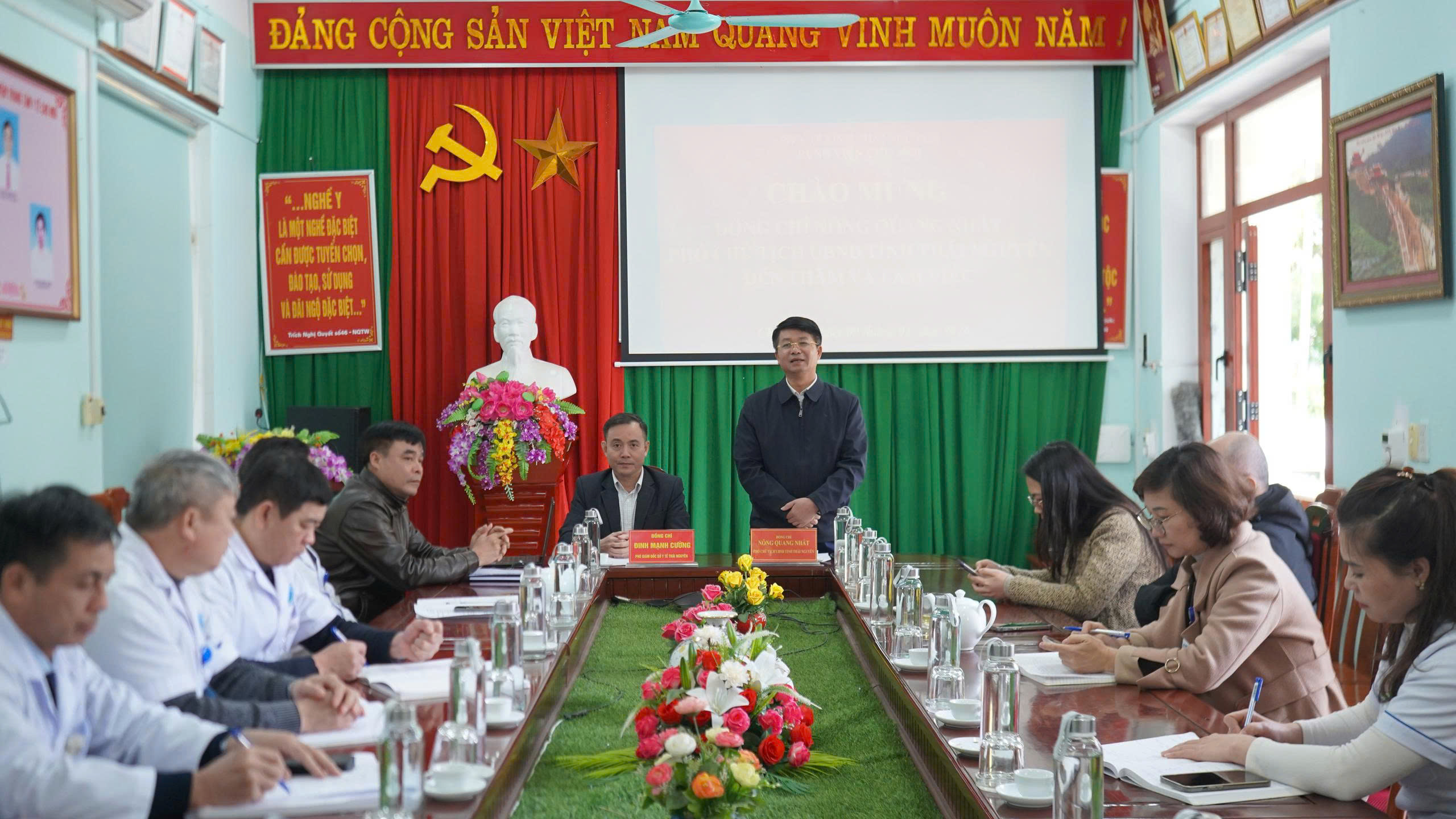 PHÓ CHỦ TỊCH UBND TỈNH KIỂM TRA CÁC TRẠM Y TẾ SAU KHI BÀN GIAO VỀ UBND XÃ QUẢN LÝ