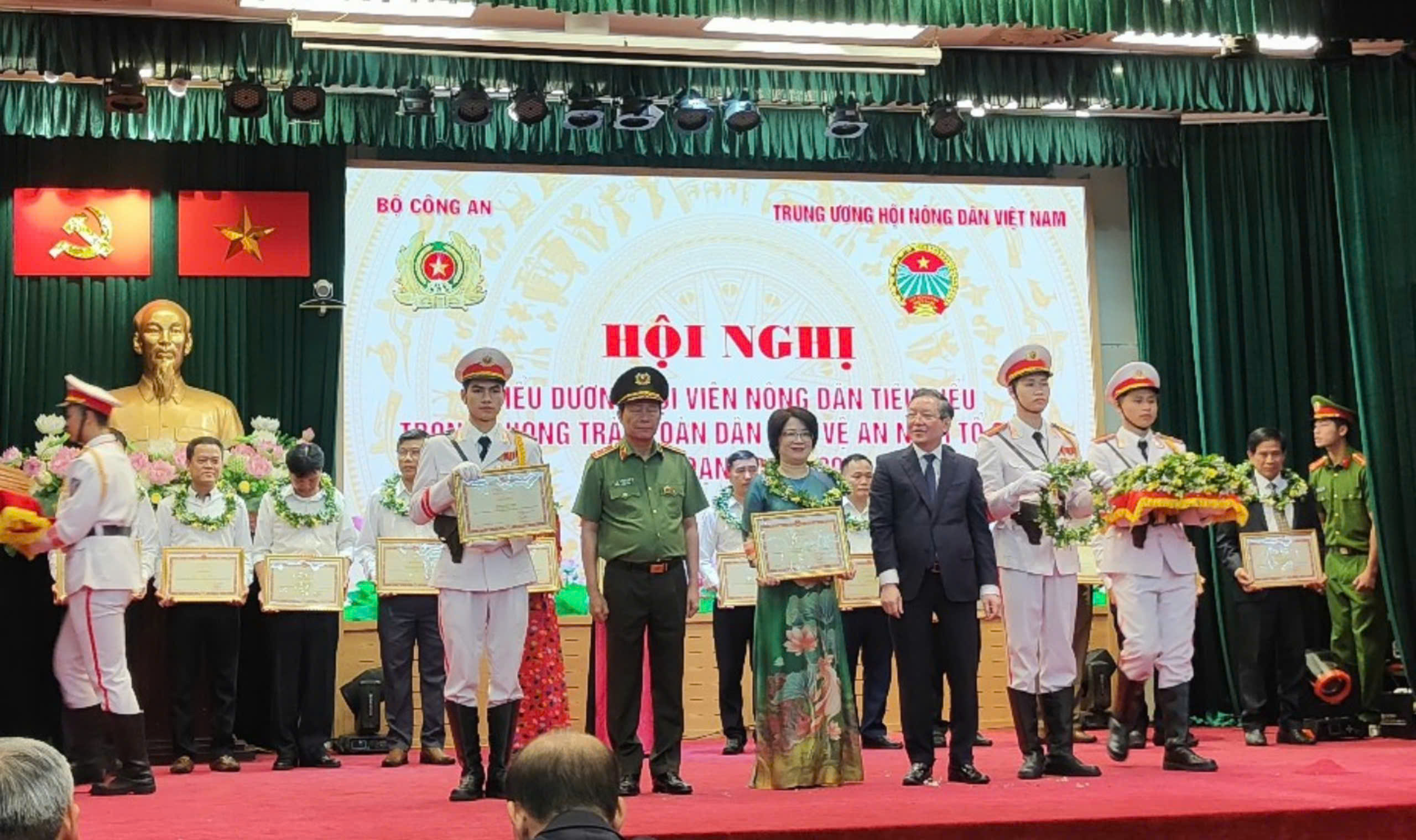 Tuyên dương nông dân tiêu biểu trong phong trào Toàn dân bảo vệ an ninh Tổ quốc giai đoạn 2019-2024