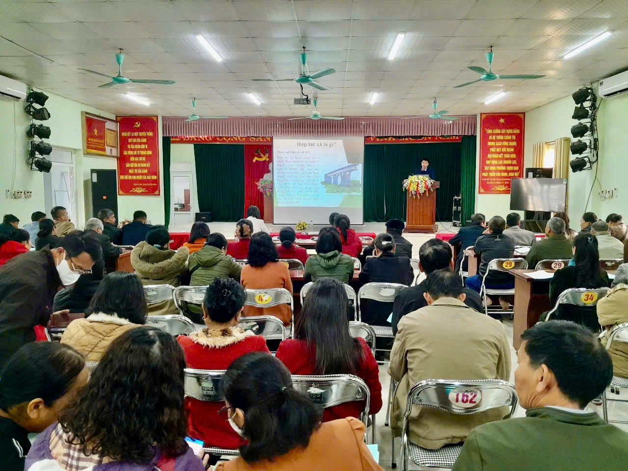 Tuyên truyền, tập huấn Luật Hợp tác xã cho cán bộ, hội viên nông dân