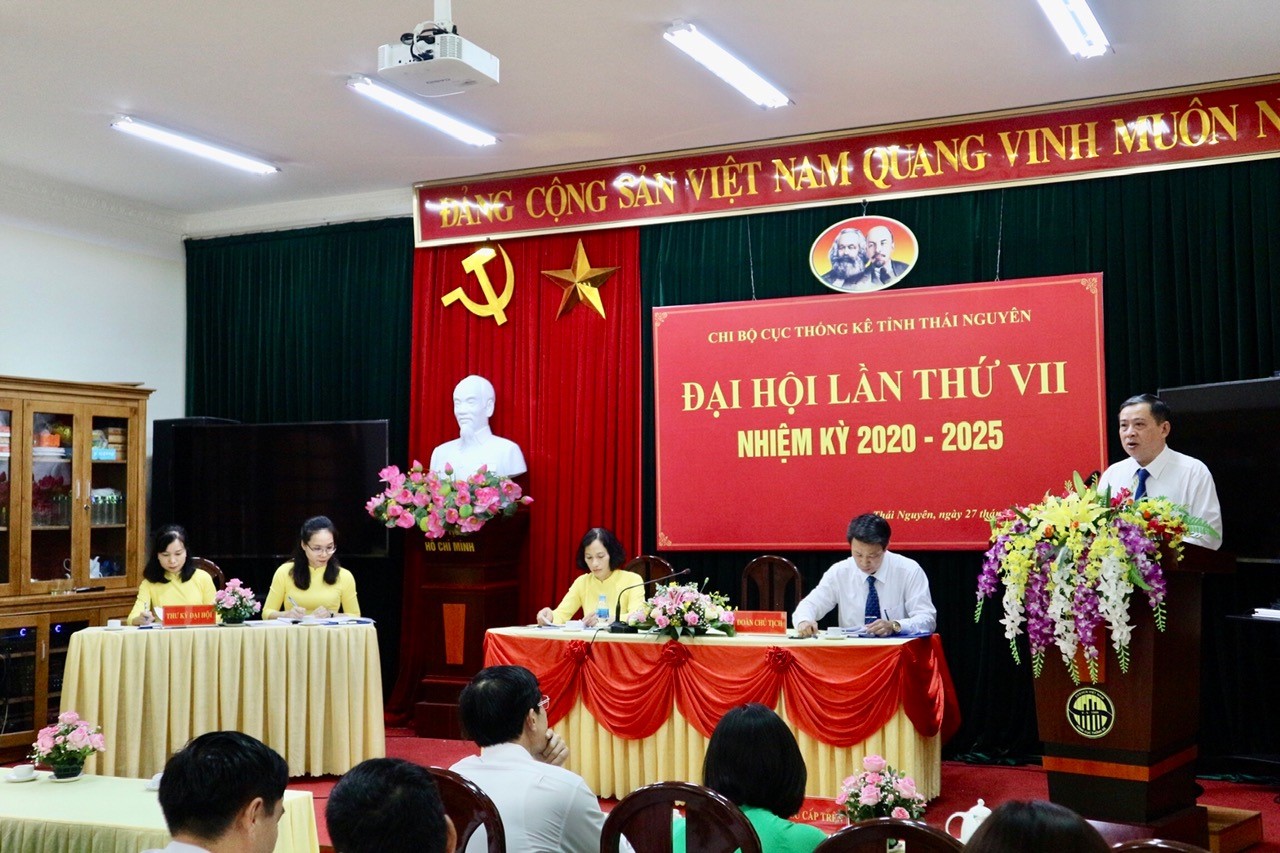 Đồng chí La Hồng Ninh, Bí thư Chi bộ - Cục Trưởng Cục Thống kê phát biểu khai mạc Đại Hội