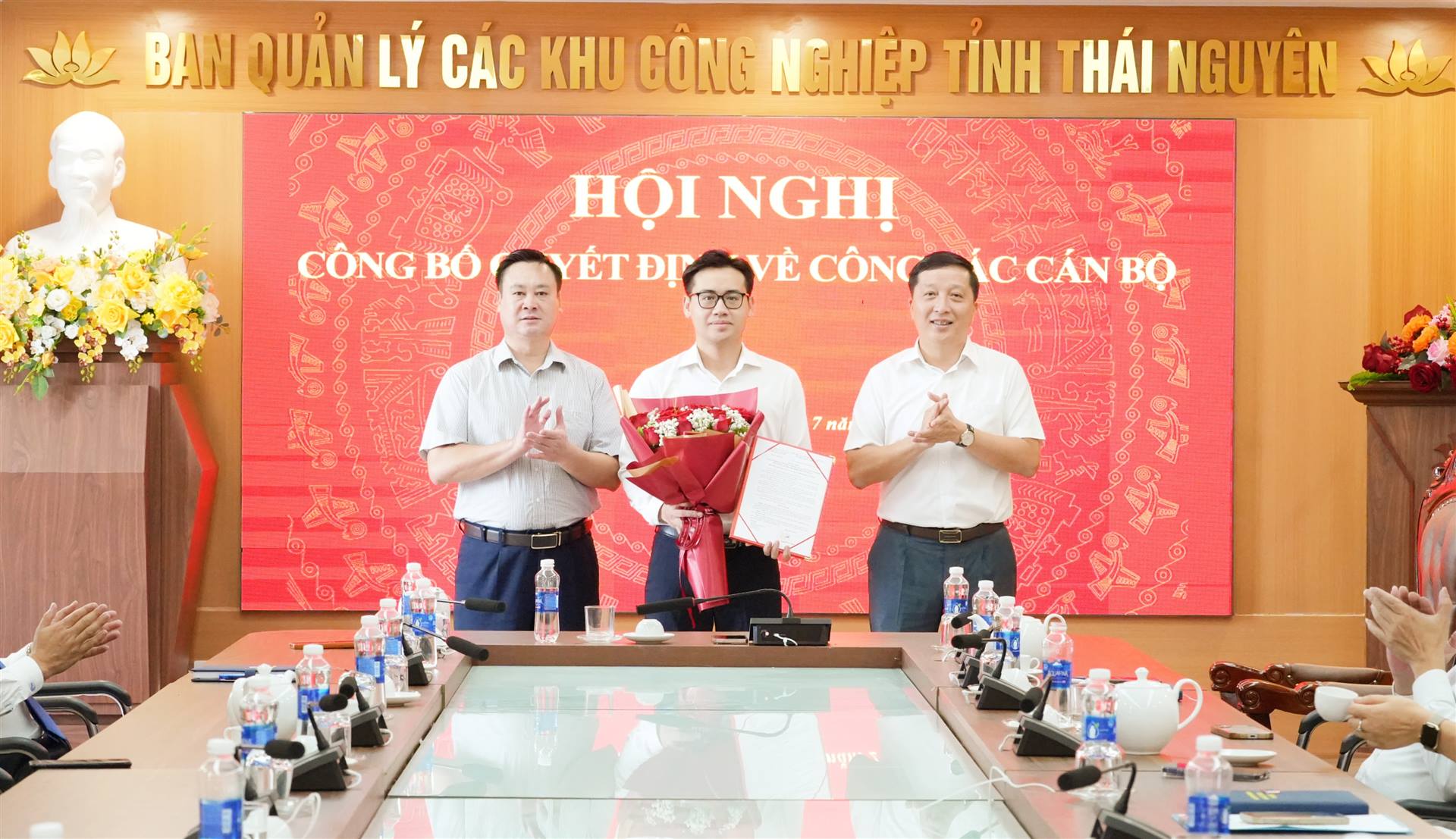 Anh-tin-bai