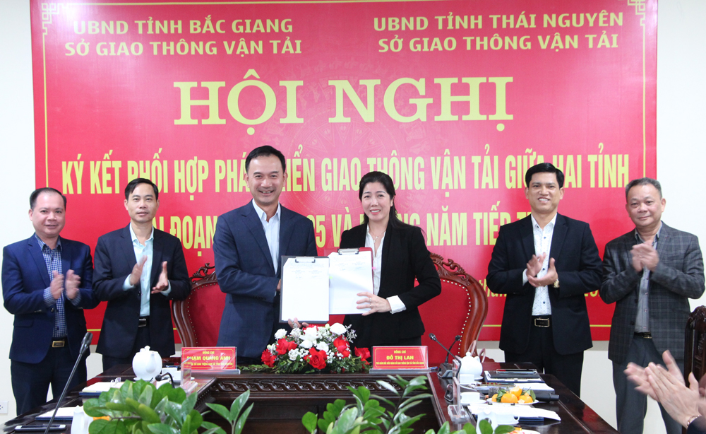 Sở GTVT hai tỉnh Thái Nguyên và Bắc Giang ký kết chương trình hợp tác cụ thể hóa Biên bản ghi nhớ giữa Tỉnh ủy hai địa phương