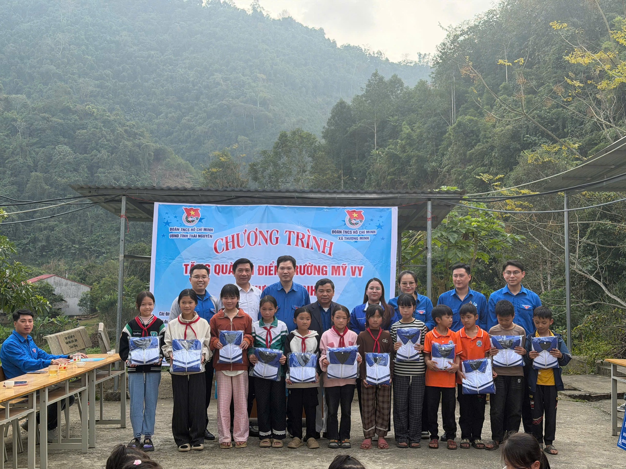 CHI ĐOÀN THANH NIÊN SỞ XÂY DỰNG THAM GIA CHIẾN DỊCH TÌNH NGUYỆN MÙA ĐÔNG 2025 – XUÂN TÌNH NGUYỆN 2026