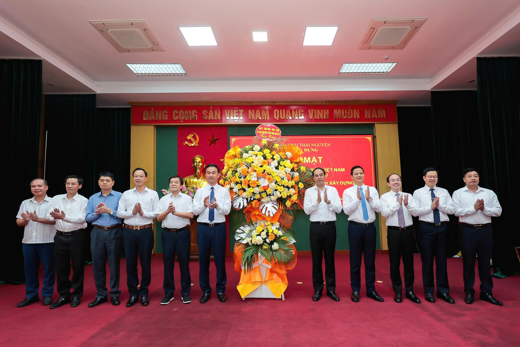 SỞ XÂY DỰNG TỈNH THÁI NGUYÊN GẶP MẶT KỶ NIỆM 68 NĂM NGÀY TRUYỀN THỐNG NGÀNH XÂY DỰNG