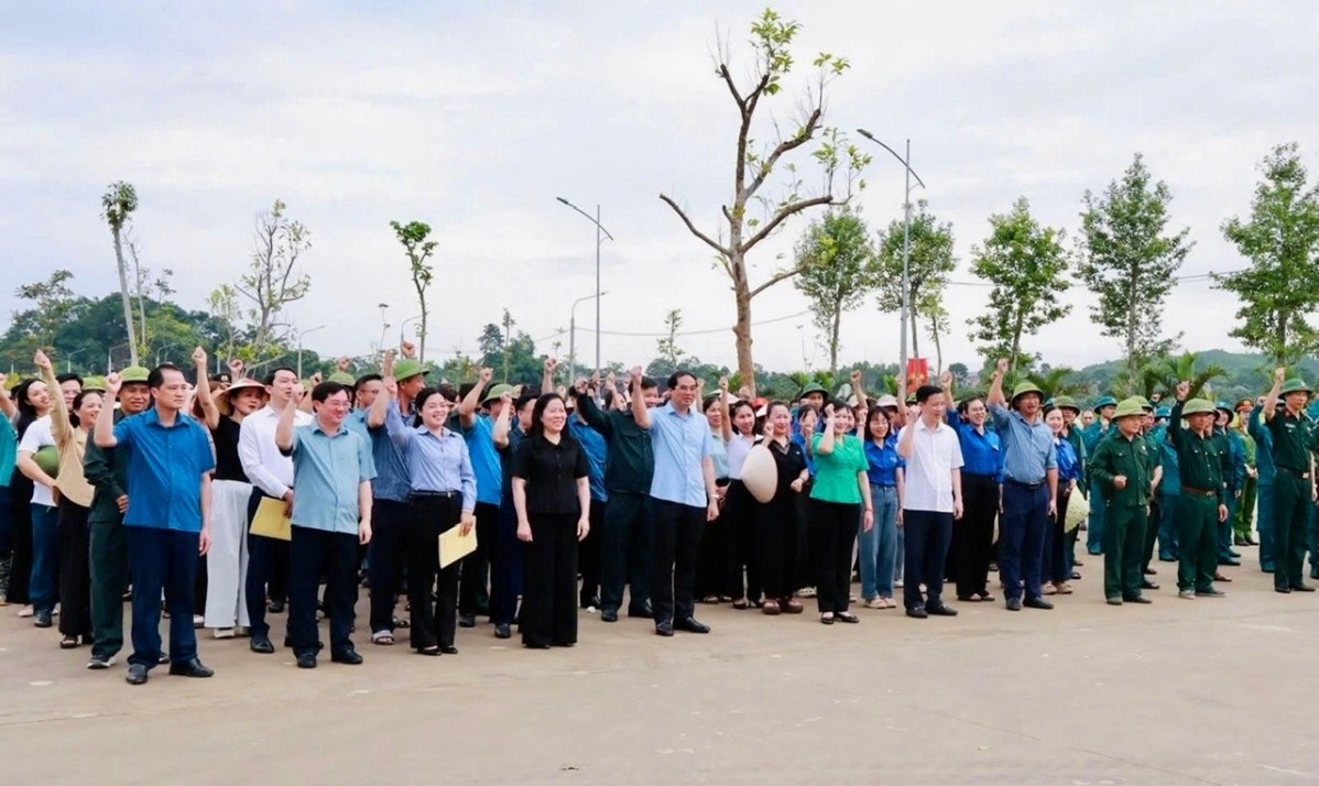 THÁI NGUYÊN PHÁT ĐỘNG CAO ĐIỂM XÂY DỰNG NÔNG THÔN MỚI, ĐÔ THỊ VĂN MINH VÀ BẢO VỆ MÔI TRƯỜNG
