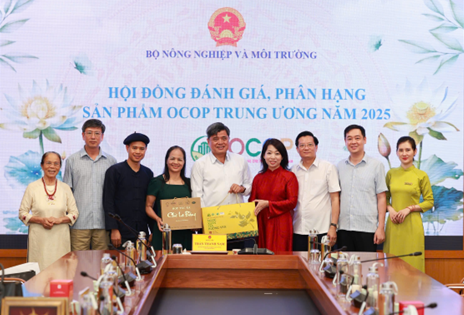 THÁI NGUYÊN CÓ THÊM 03 SẢN PHẨM ĐƯỢC TRUNG ƯƠNG CÔNG NHẬN ĐẠT OCOP 5 SAO CẤP QUỐC GIA