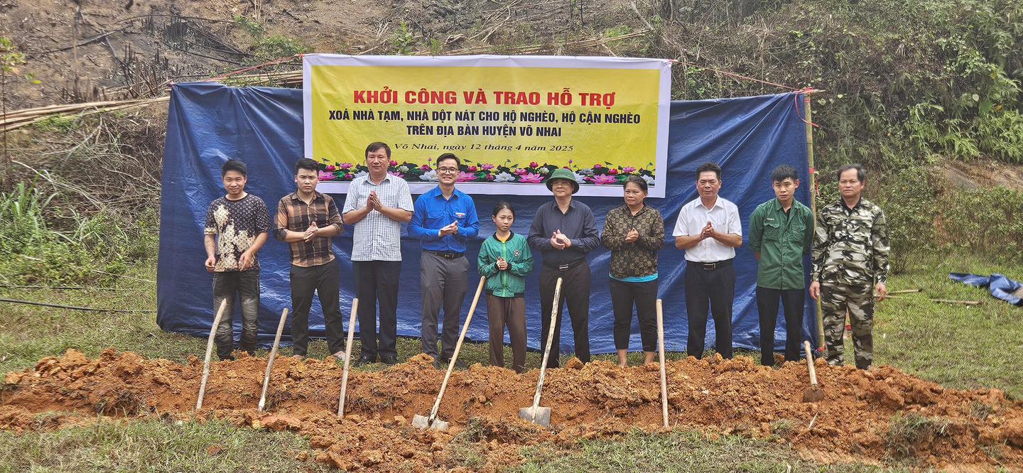 KHỞI CÔNG XÂY DỰNG CÔNG TRÌNH XÓA NHÀ TẠM, NHÀ DỘT NÁT TẠI XÃ NGHINH TƯỜNG, HUYỆN VÕ NHAI