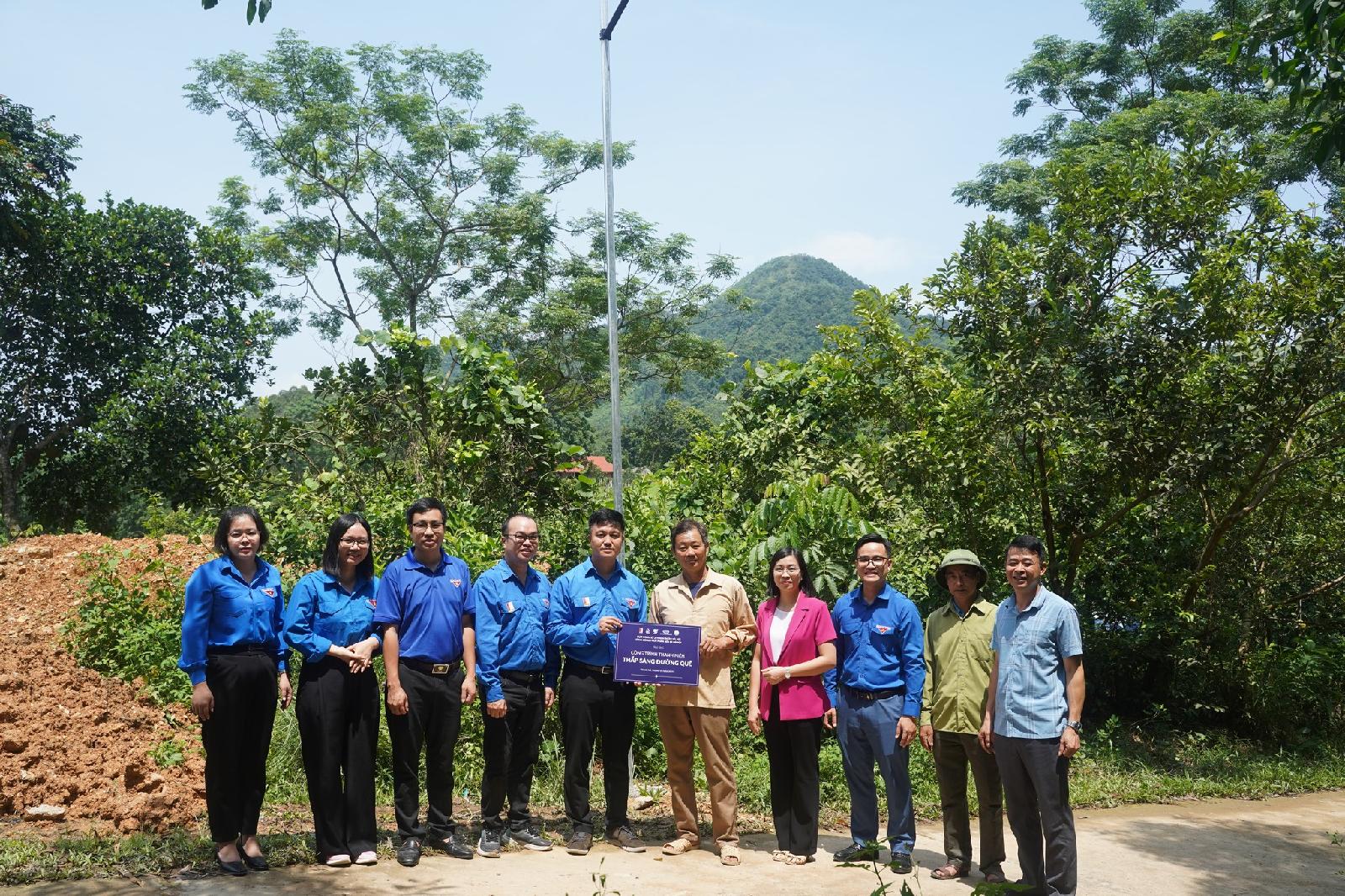 THƯỜNG TRỰC TỈNH ĐOÀN THĂM ĐỘI HÌNH TÌNH NGUYỆN MÙA HÈ XANH