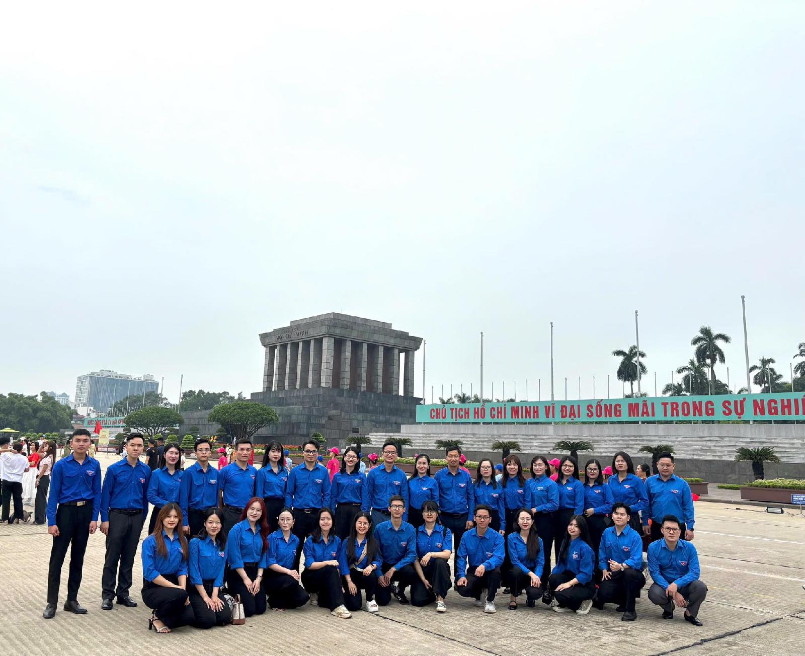 CHI BỘ BAN CÔNG TÁC ĐOÀN VÀ THANH THIẾU NHI TỔ CHỨC HÀNH TRÌNH ĐẾN VỚI ĐỊA CHỈ ĐỎ VÀ SINH HOẠT CHUYÊN ĐỀ THÁNG 8 NĂM 2025