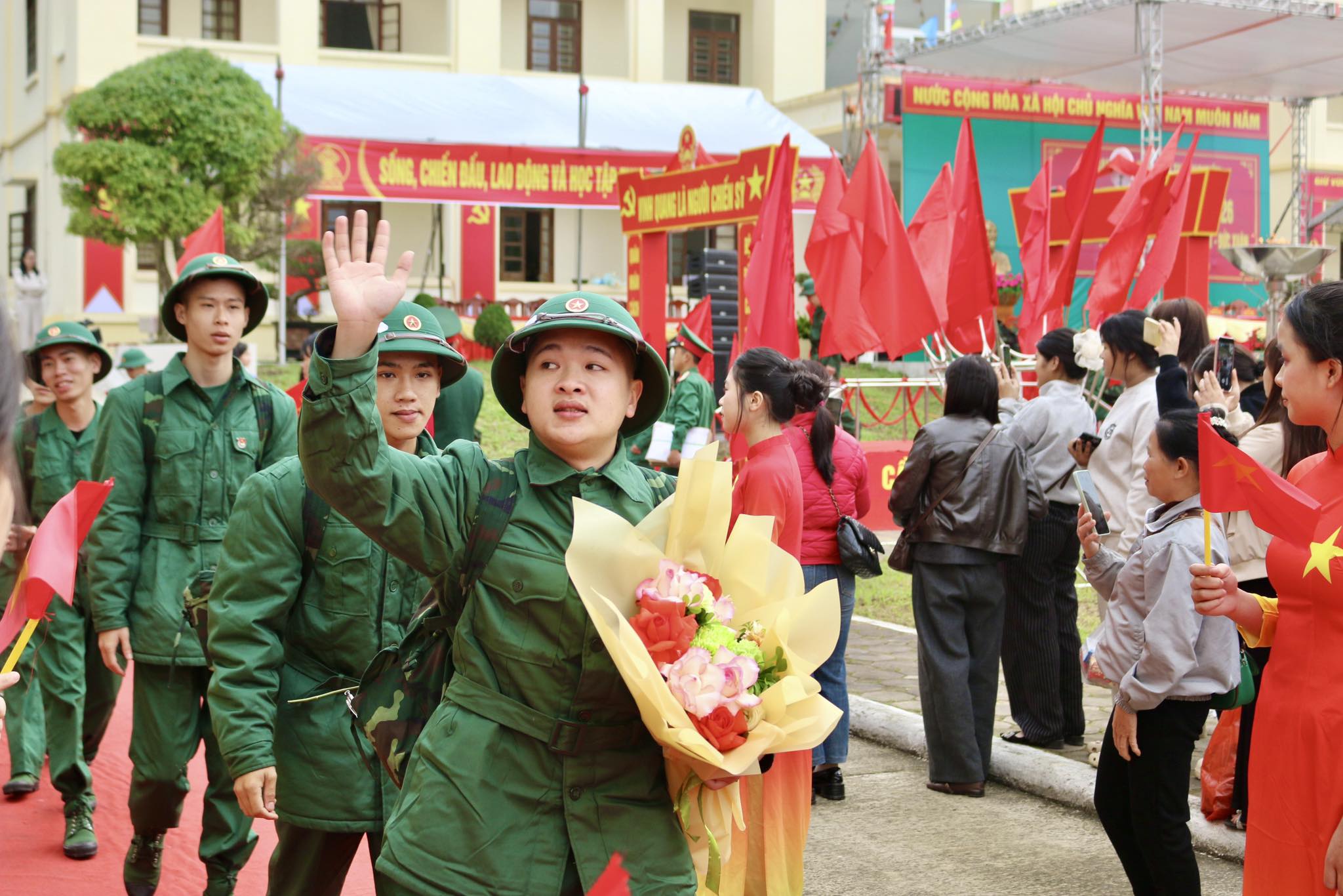 SÔI NỔI LỄ GIAO, NHẬN QUÂN NĂM 2026 TẠI ĐIỂM GIAO NHẬN QUÂN SỐ 03: BAN CHỈ HUY PHÒNG THỦ KHU VỰC 1 - ĐỨC XUÂN