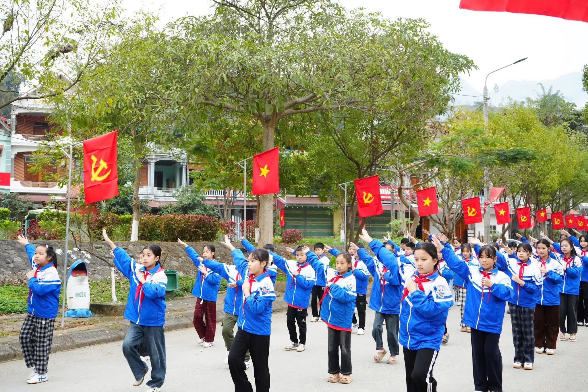 KHÁNH THÀNH CÔNG TRÌNH “TUYẾN ĐƯỜNG CỜ ĐẢNG, CỜ TỔ QUỐC” TẠI XÃ BẰNG THÀNH