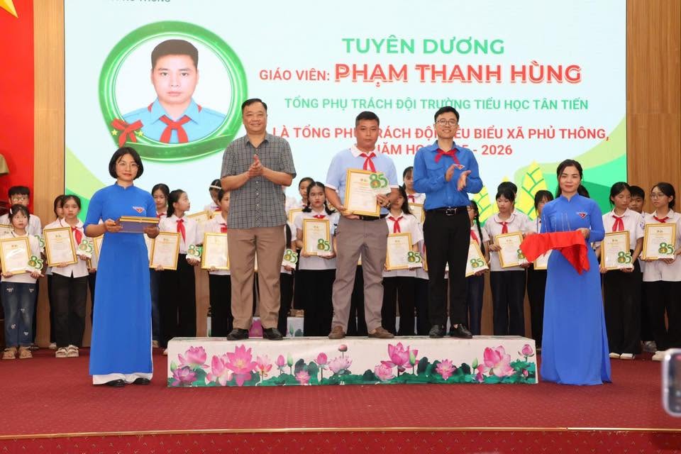 Anh-tin-bai