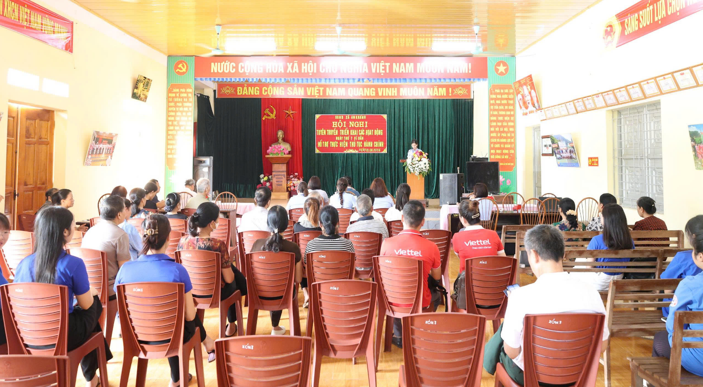“Ngày thứ 7 vì dân” ở xã An Khánh: Đồng hành cùng người dân thực hiện dịch vụ công trực tuyến