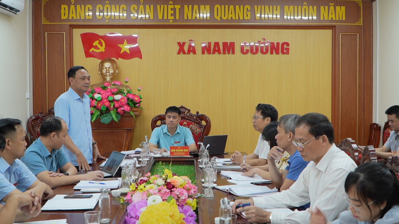 Đồng chí Phạm Văn Thọ, Ủy viên Ban thường vụ Tỉnh ủy, Bí thư Đảng bộ, Giám đốc Sở Công Thương tỉnh Thái Nguyên dự sinh hoạt Chi bộ các cơ quan Đảng