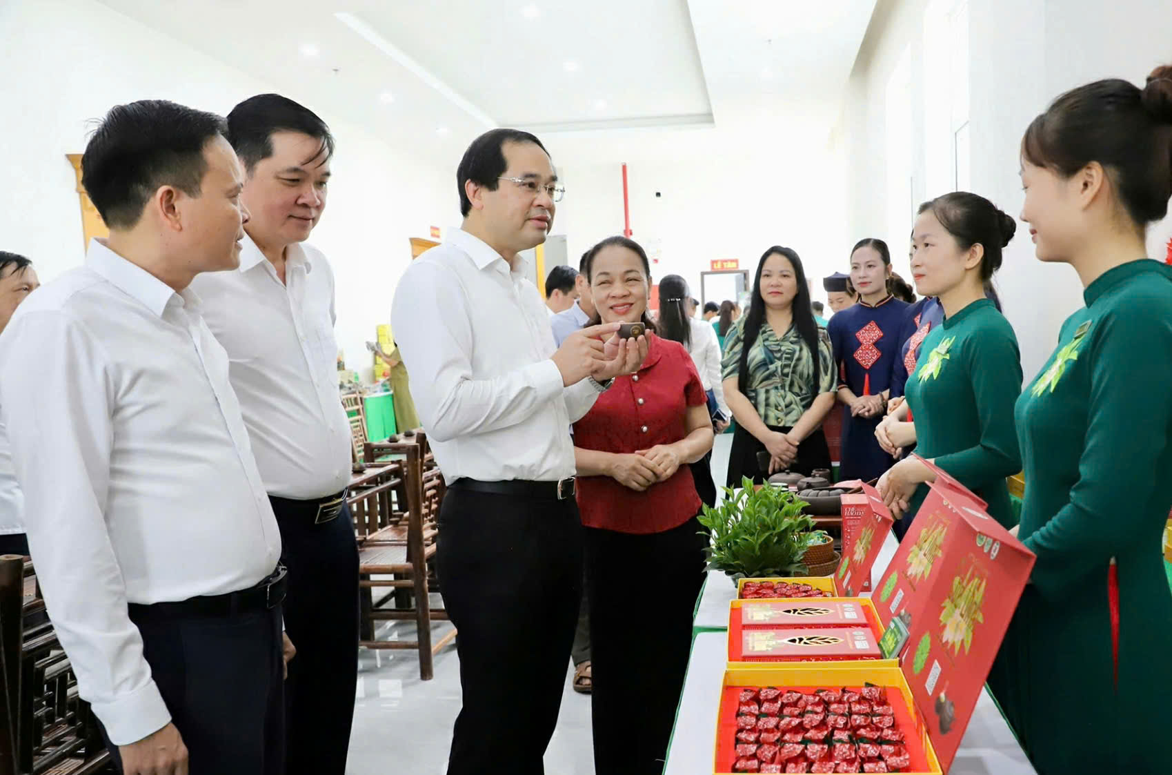 Anh-tin-bai