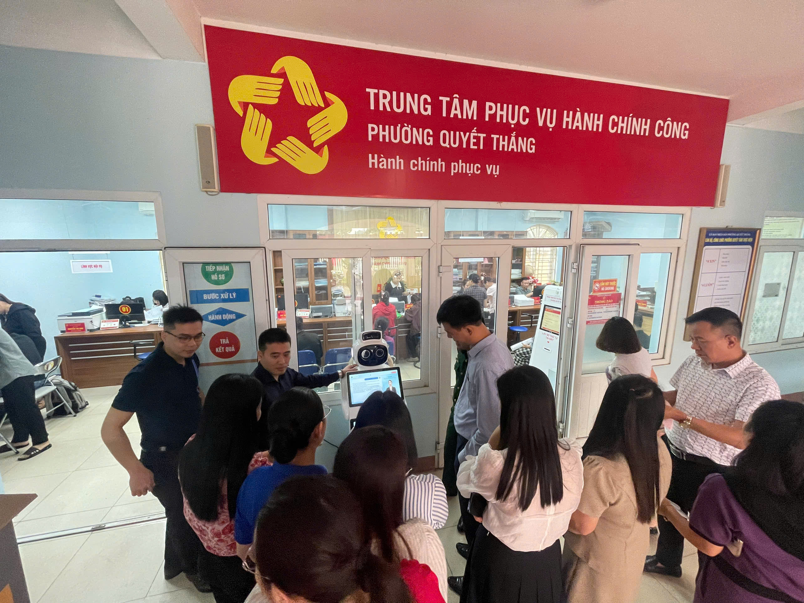 Thái Nguyên đẩy mạnh chuyển đổi số từ cơ sở với mô hình robot AI hỗ trợ thủ tục hành chính