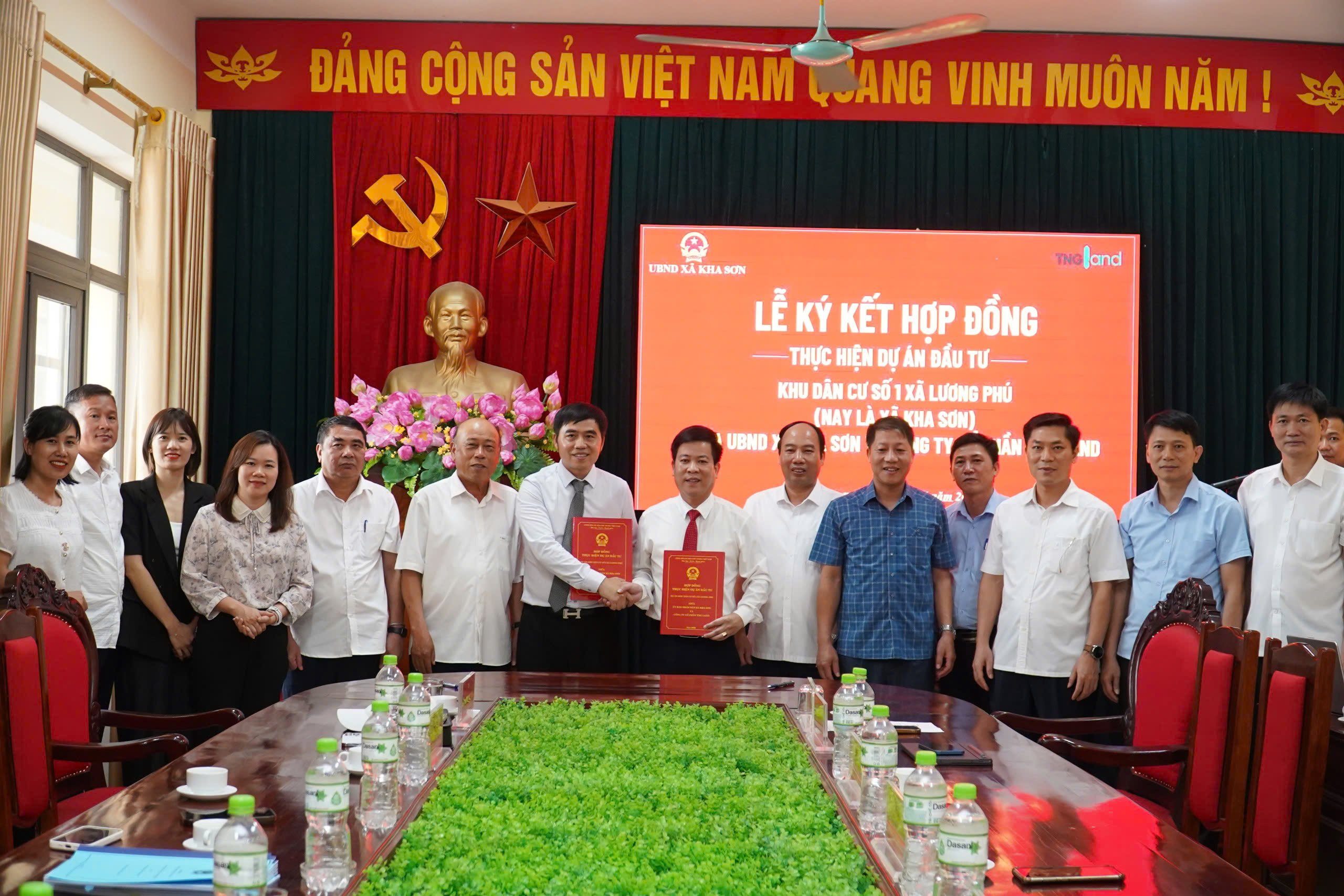 Lễ ký kết hợp đồng thực hiện Dự án đầu tư Khu dân cư số 1 xã Lương Phú