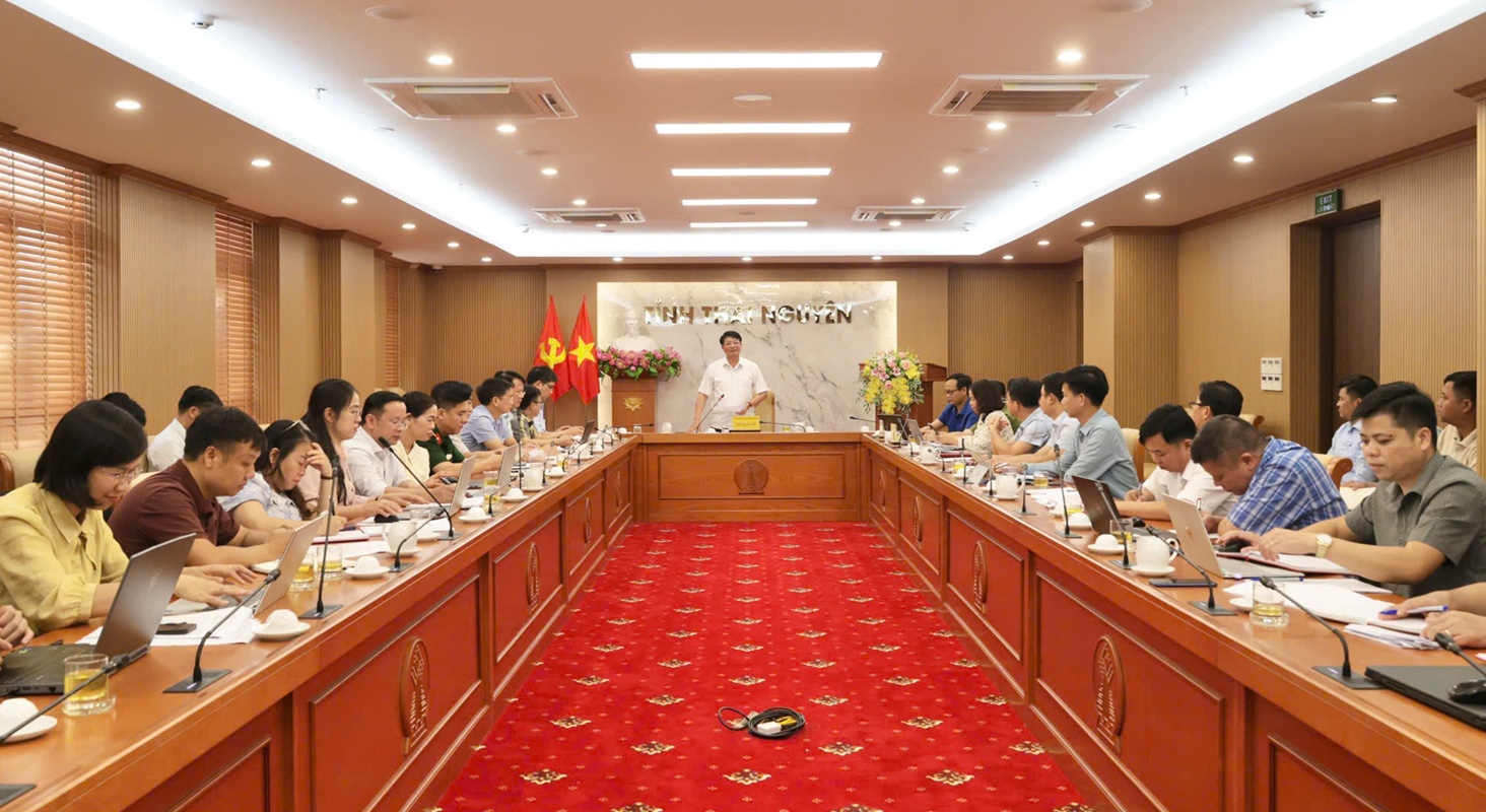 及时解决困难问题，确保困难地区交通发展计划取得实效