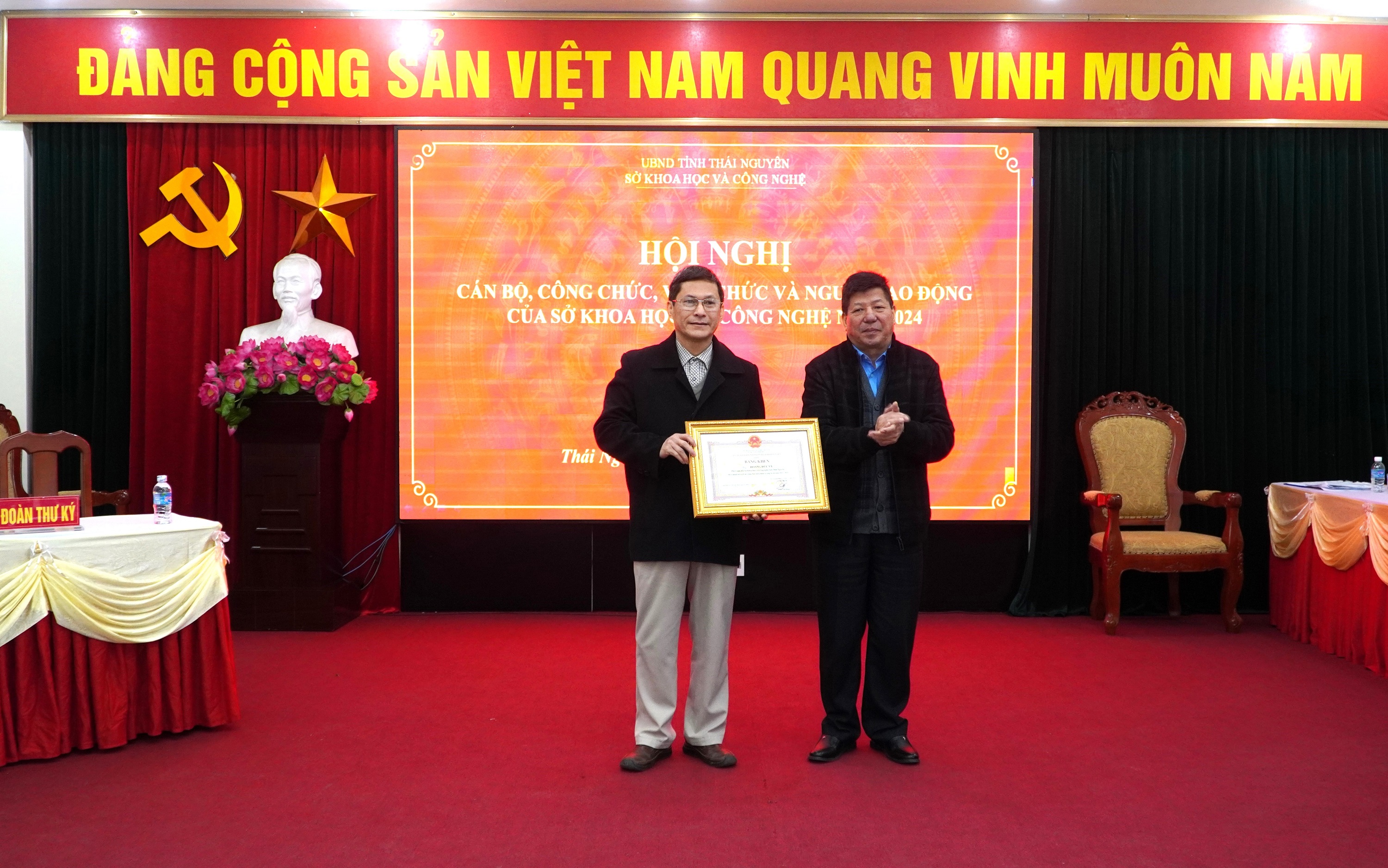 Hội nghị cán bộ công chức, viên chức và người lao động của Sở KH&CN năm 2024 -0