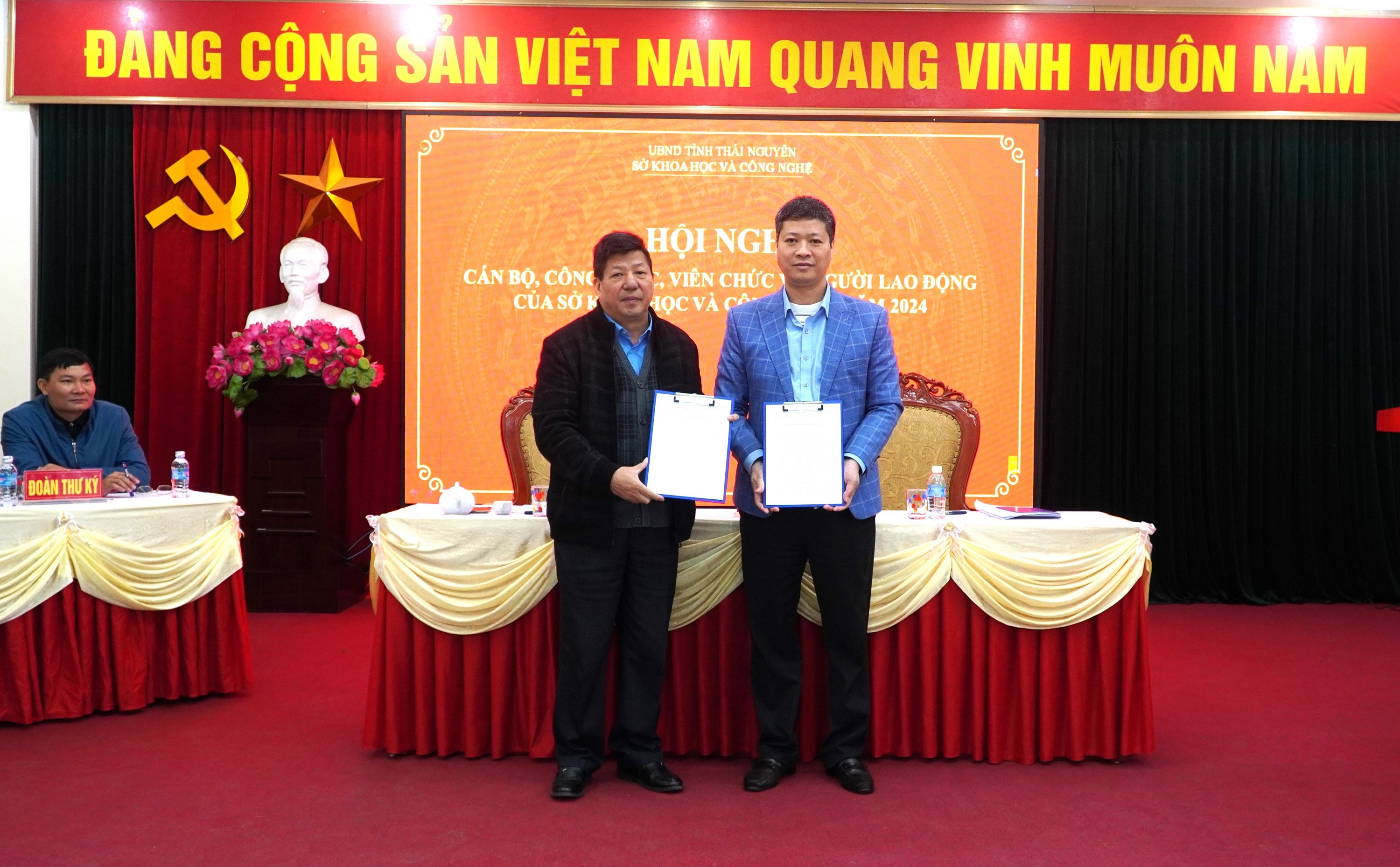 Hội nghị cán bộ công chức, viên chức và người lao động của Sở KH&CN năm 2024 -0