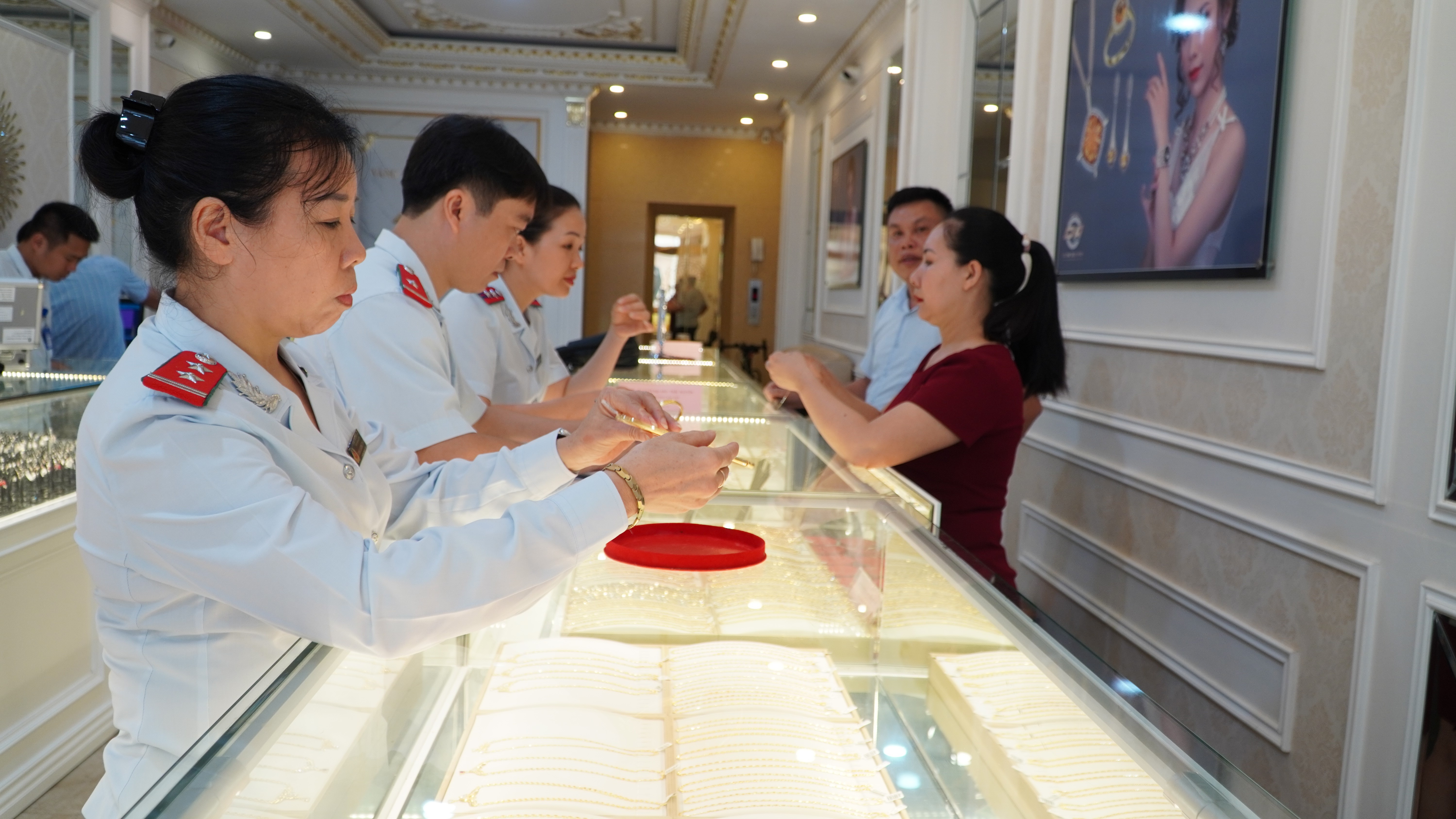 Thanh tra việc chấp hành quy định của pháp luật về tiêu chuẩn, đo lường, chất lượng và năng lượng nguyên tử trong kinh doanh vàng, trang sức mỹ nghệ trên địa bàn tỉnh Thái Nguyên