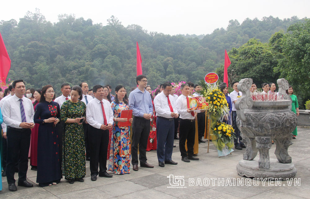 Báo công dâng Bác tại Pác Bó: Nhớ ơn Người - nguyện mãi noi gương